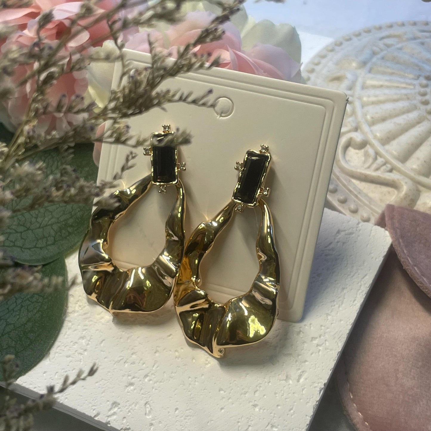 Large black and gold abstract geometrical mismatched earrings | Black Onyx Dangle Earrings | Elegant Gemstone Jewelry| Vintage drop earrings