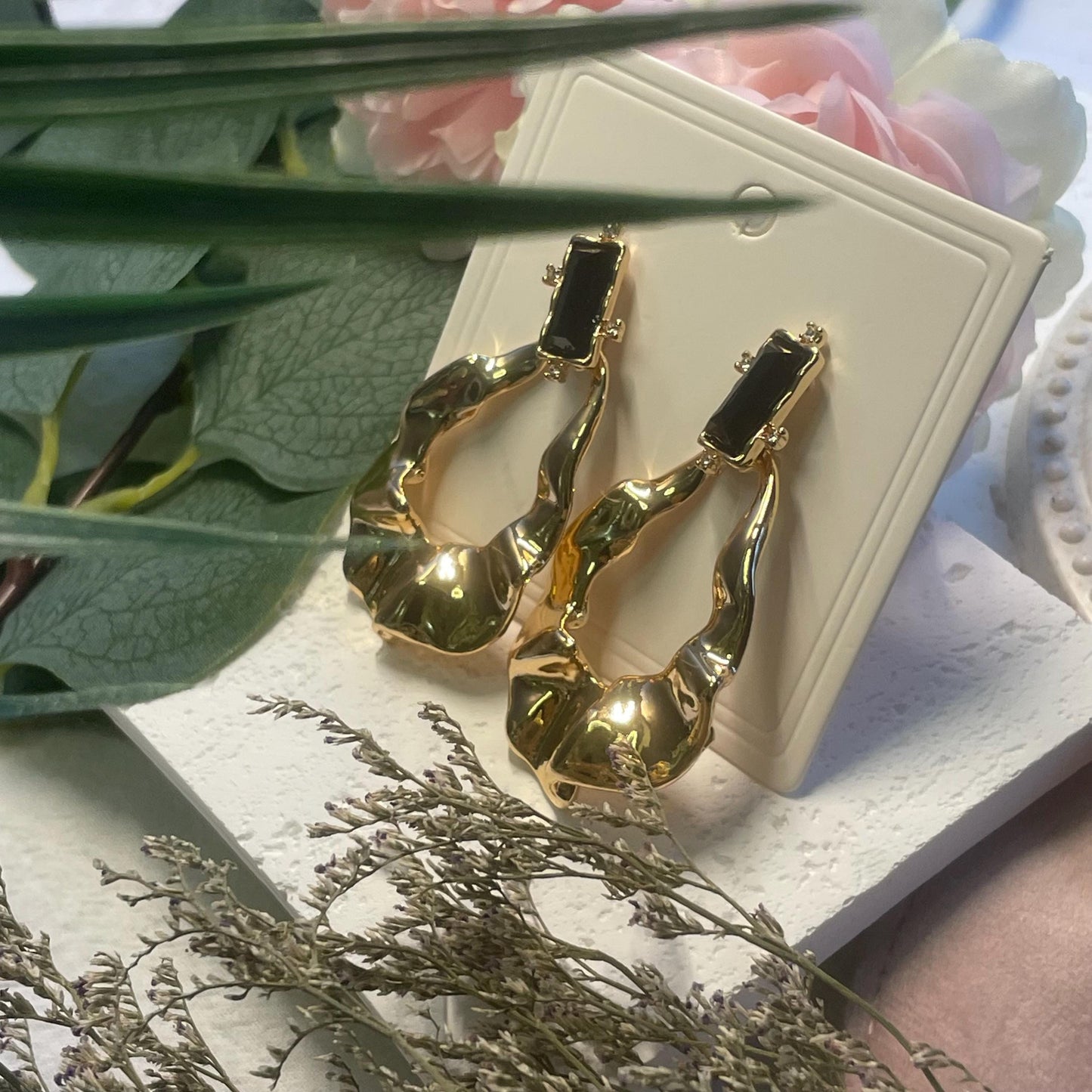 Large black and gold abstract geometrical mismatched earrings | Black Onyx Dangle Earrings | Elegant Gemstone Jewelry| Vintage drop earrings
