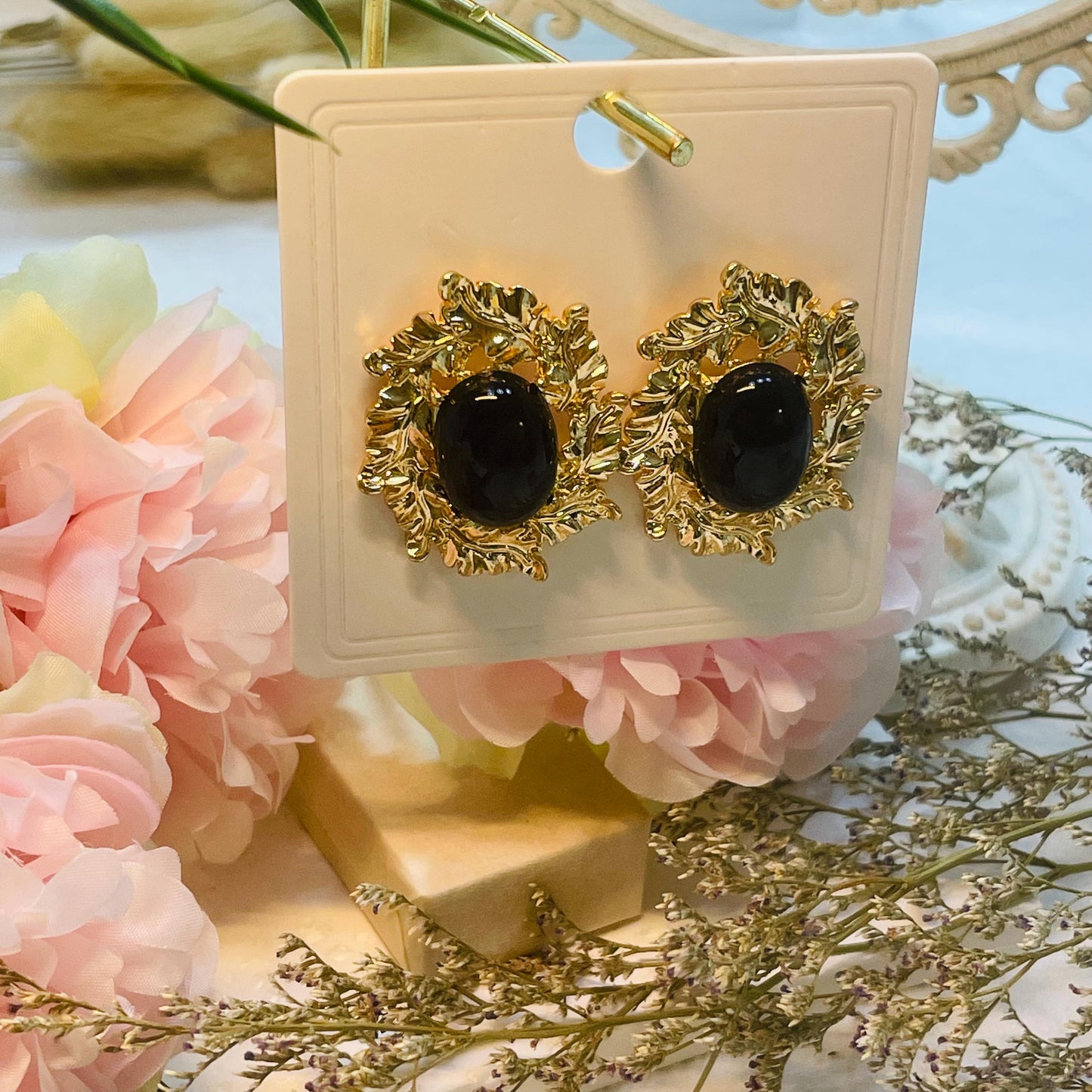Medieval Oval Leaf Studs Earrings | Onyx Sun Earrings, Gold Sun Earrings, Black and Gold Earrings, Vintage Black Crystal Gemstone Earrings