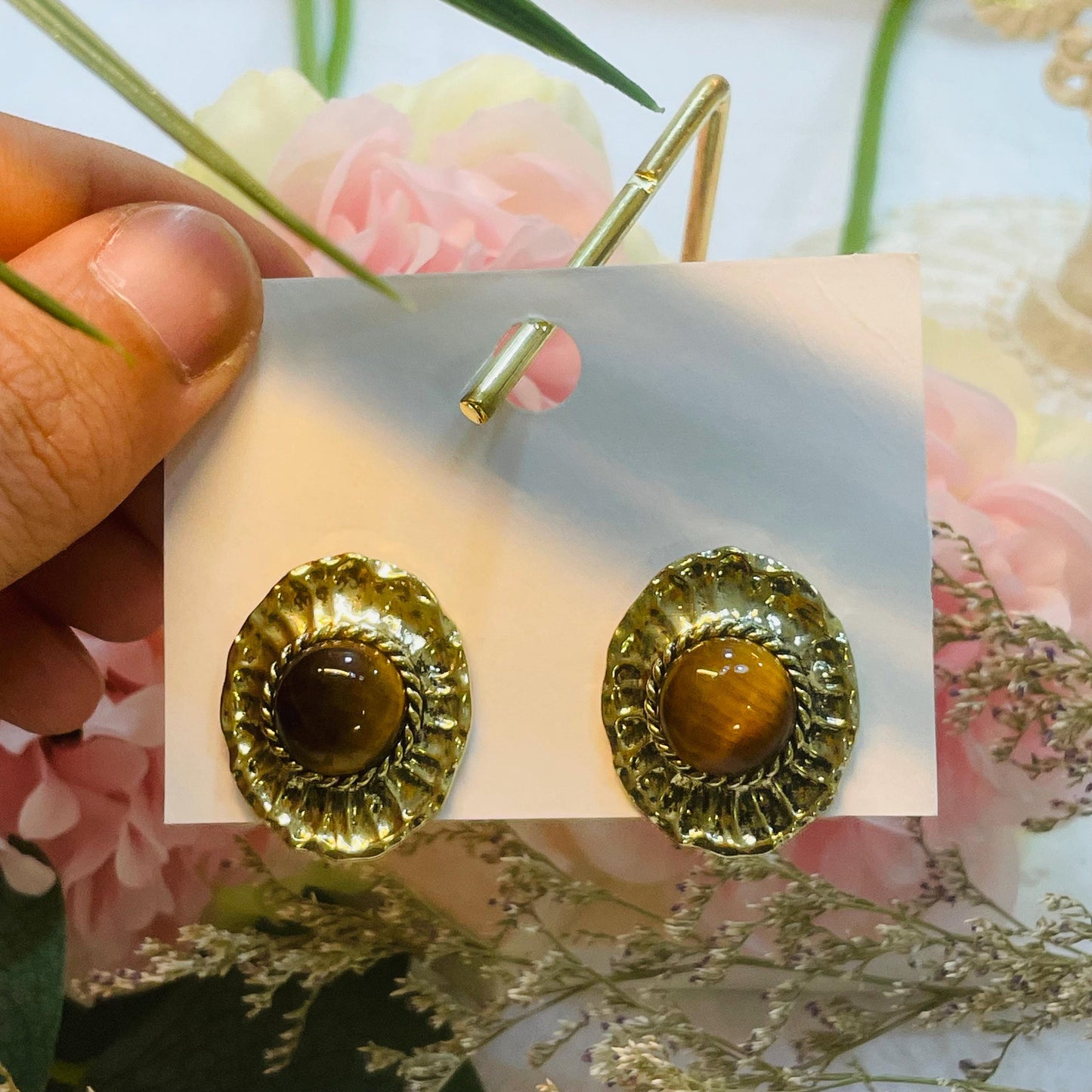 Vintage Gold and Brown Stone stud Earrings, Elegant Round Studs, Unique Statement Jewelry for Women, Gold and Brown studs earrings gifts