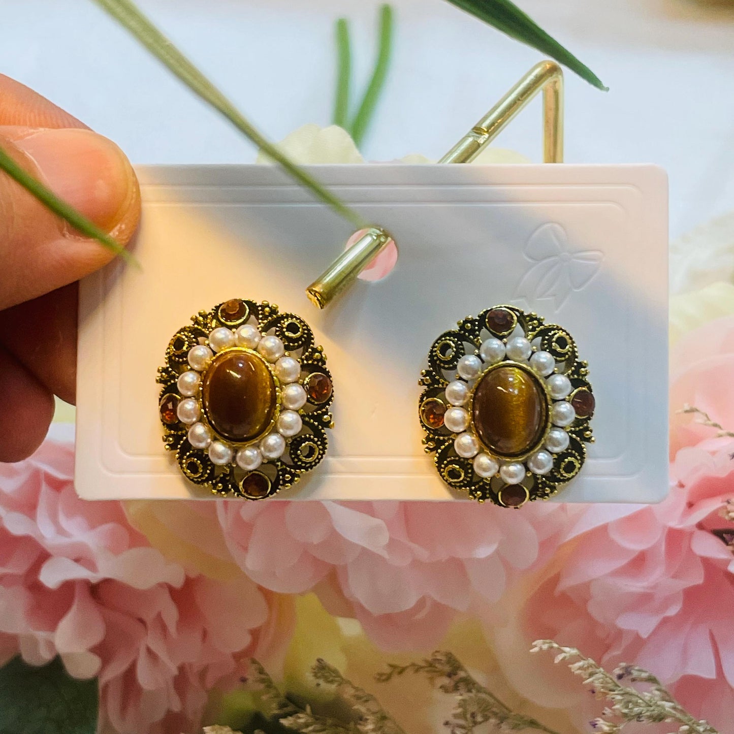 Exquisite Pearl and Tiger's Eye Earrings, Vintage studs Statement Jewelry, Elegant Pearl stud Earrings brown stone studs, round studs gifts