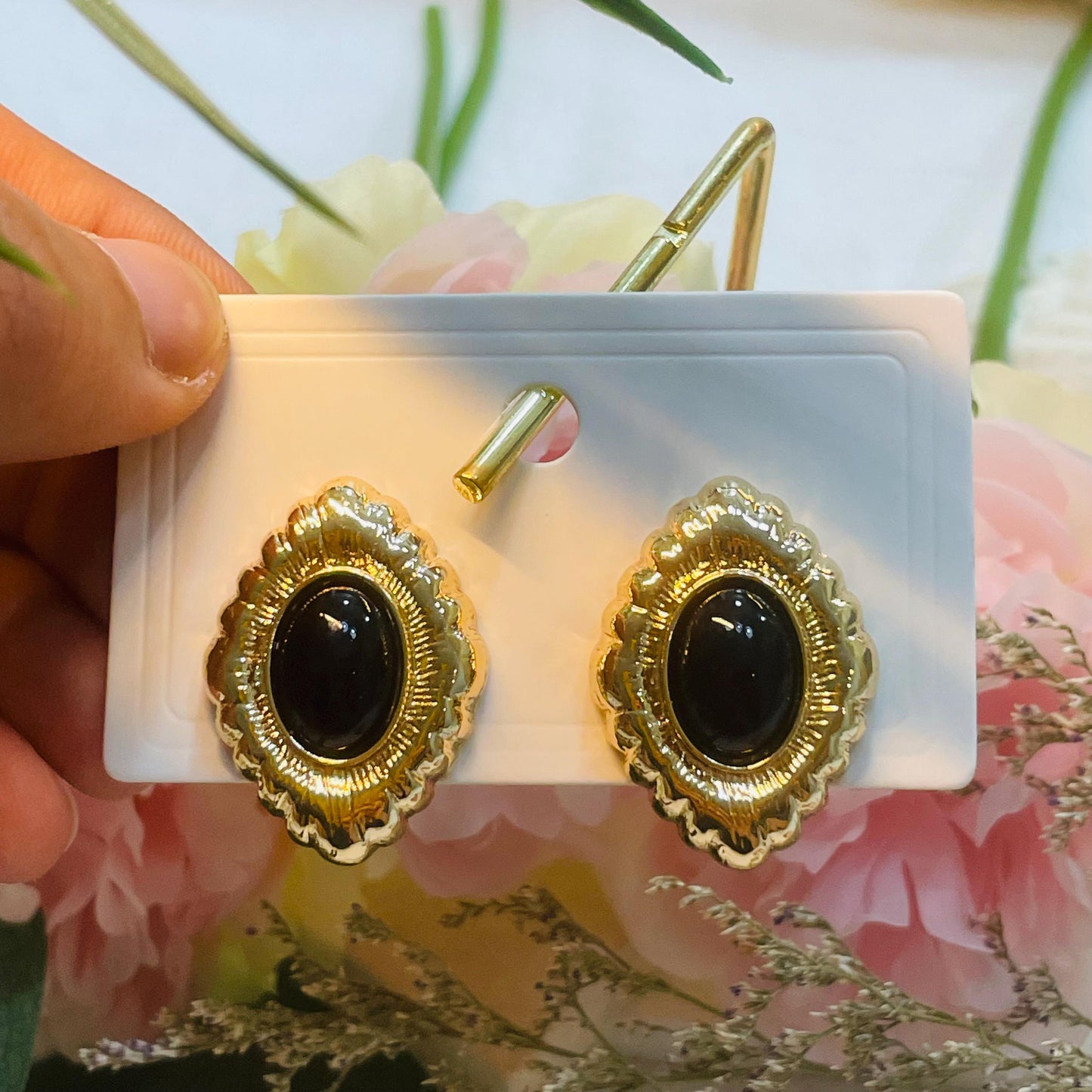 Chic Gold and Black Vintage studs Earrings, Elegant Statement Jewelry for Women, black crystal studs, black stone earrings, gold frame studs