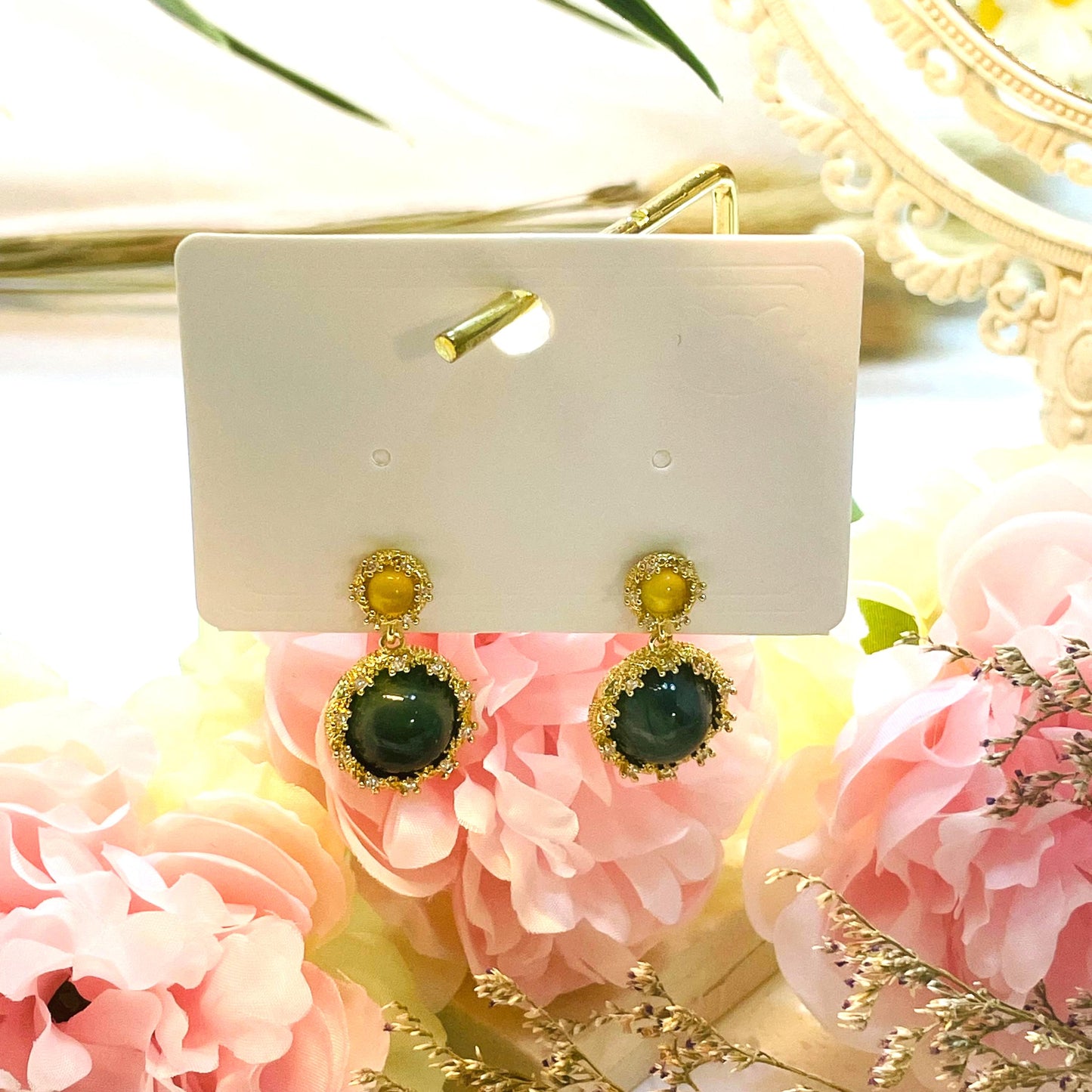 Retro Gold and Emerald Green Crystal Drop Earrings, Vintage Style, Gold Tone Statement Dangle Earrings, Green stone Perfect Gift for Her