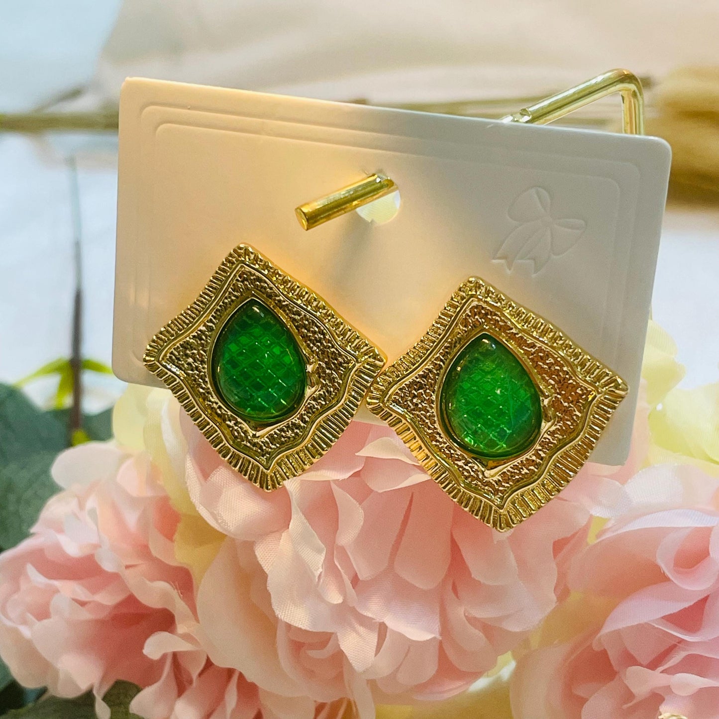 Elegant Green Crystal Stud Earrings, Gold Tone green Statement Jewelry, Vintage-Inspired Green Quartz Stud Earrings, Perfect Gift for Her