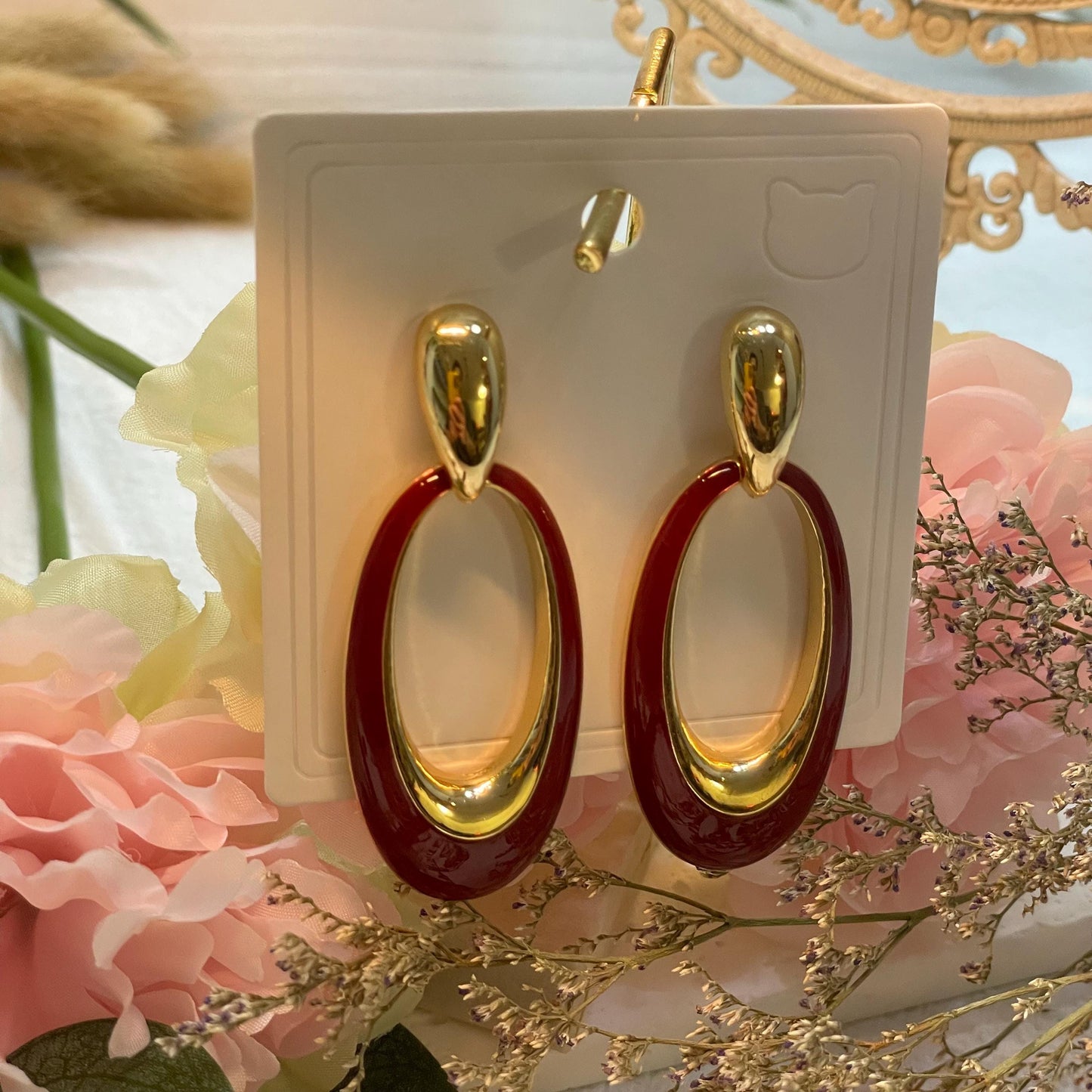 Elegant Gold and Red Resin Drop Earrings, Oval Red Resin Dangle Earrings, retro Gold Tone Statement Earrings round birthdays Gift for Her