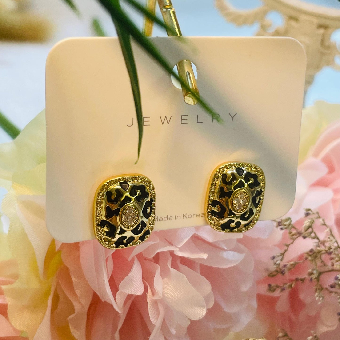 Elegant Gold Plated leopard print Stud Earrings, Sparkling Rhinestone Design, Black Gold Classic Studs, Vintage-Inspired Rhinestone Earrings