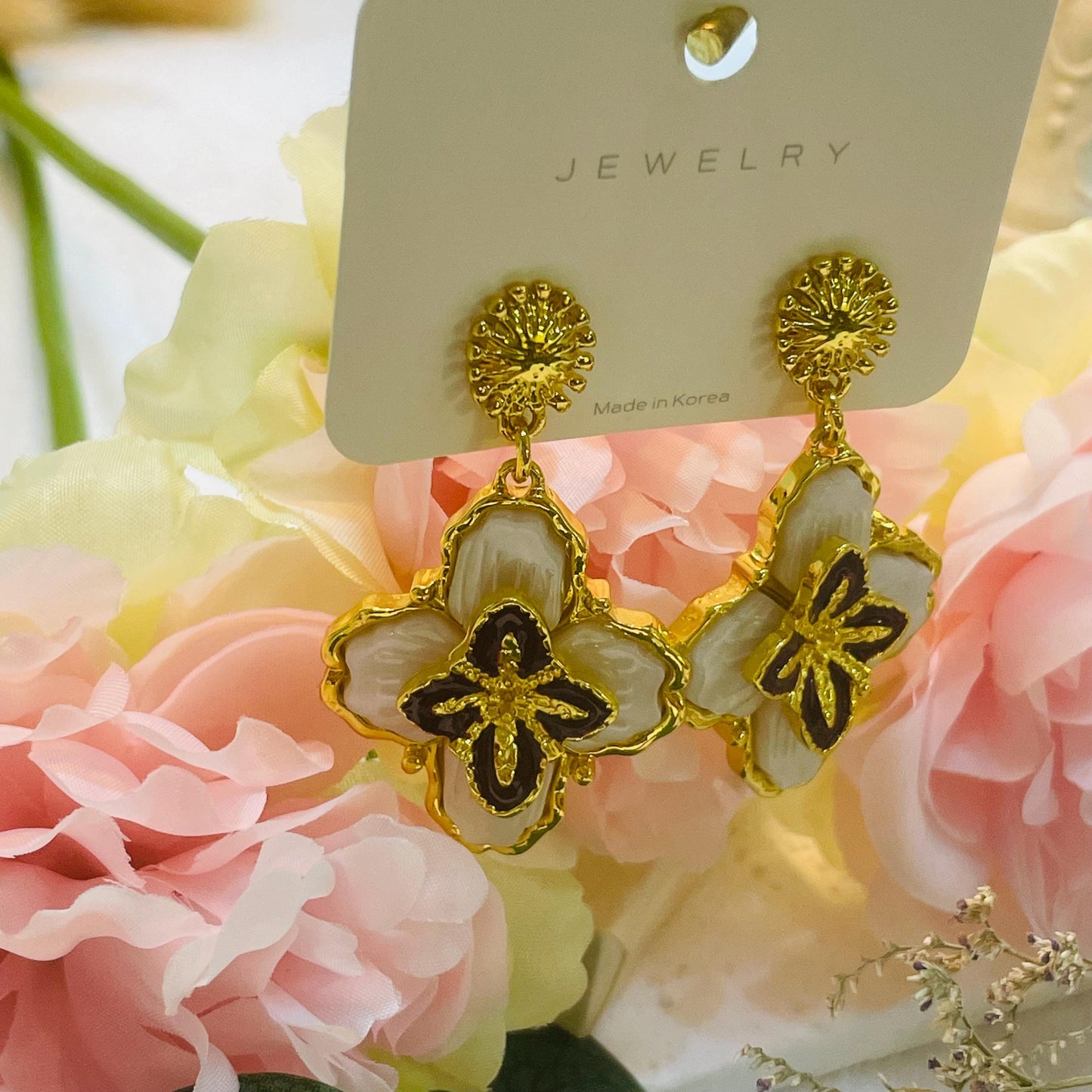 Elegant Gold Enamel Floral Drop Earrings, Statement Vintage Gold Tone Earrings Enamel Flower Dangle white flower earrings retro Gift for Her