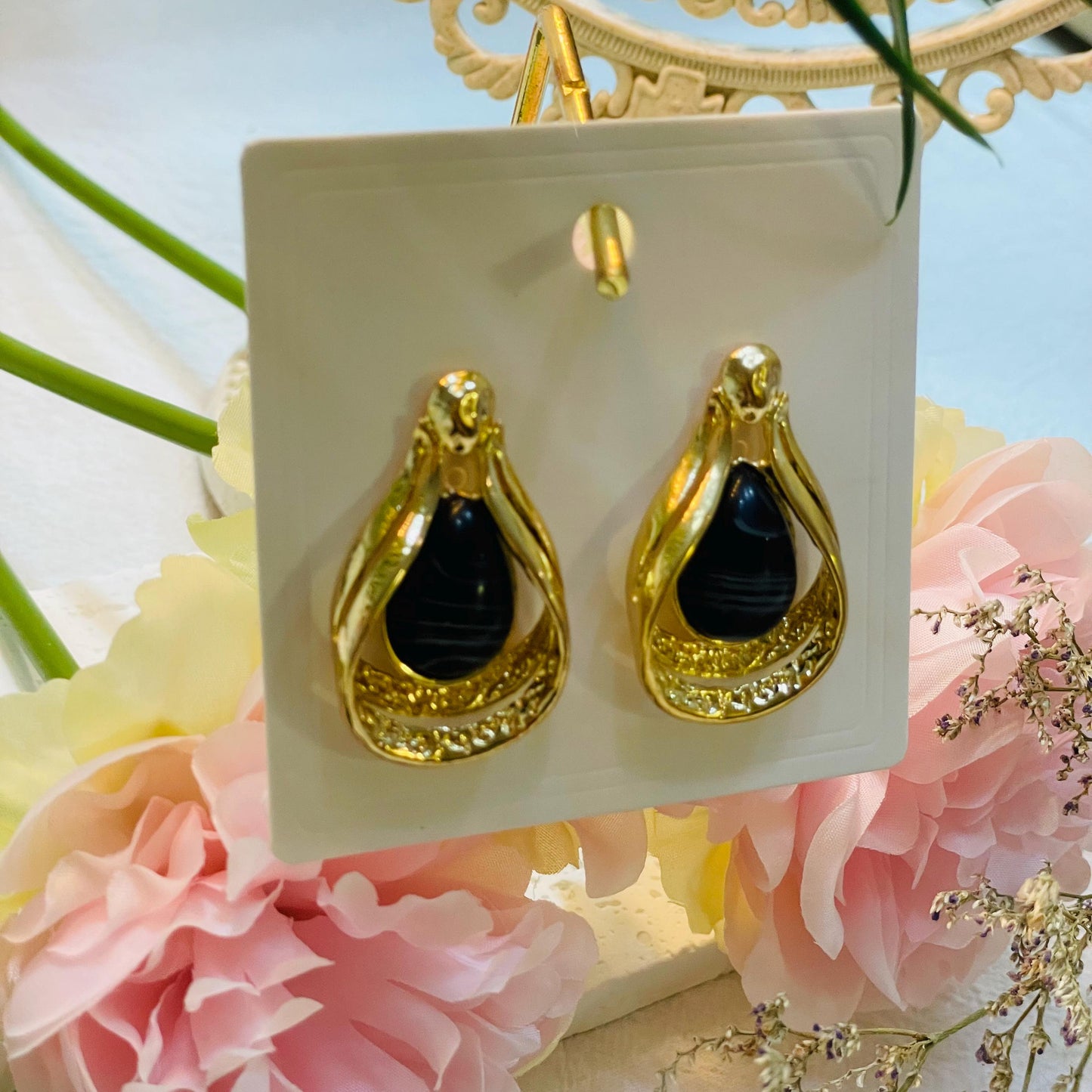 Elegant Gold and Black Crystal Stud Earrings, Intricate Design, Gold Tone Statement Earrings, Perfect Gift for Her black stone stud earrings