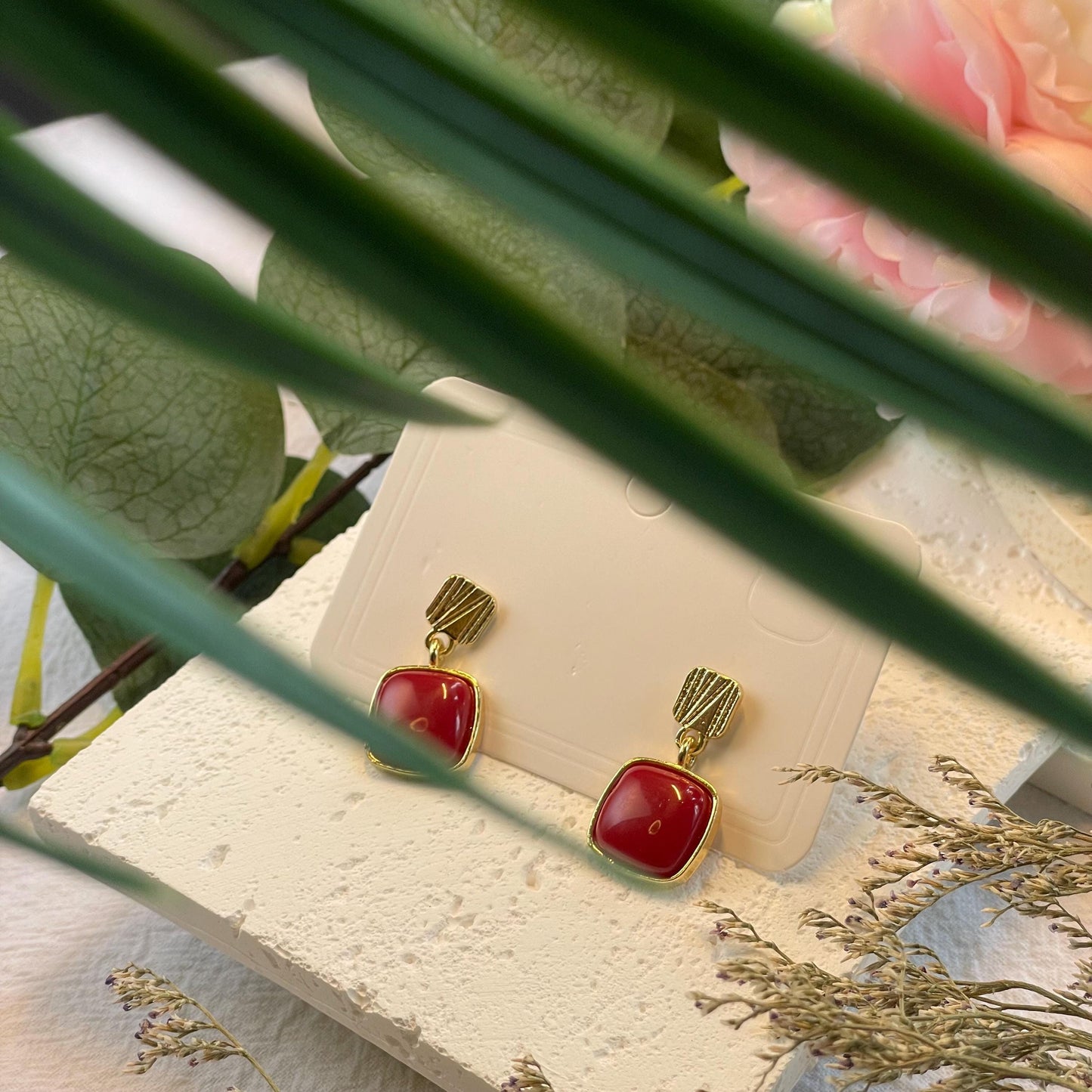 Elegant Vintage French-Style Square Drop Earrings Featuring Deep Red Resin Pendants and Geometric Design | Timeless retro Dangler Earrings