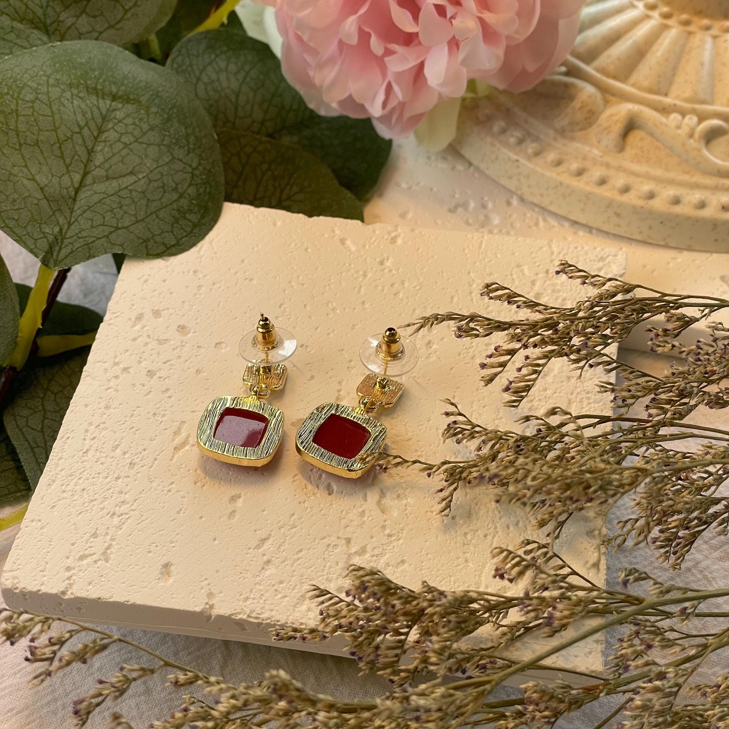 Elegant Vintage French-Style Square Drop Earrings Featuring Deep Red Resin Pendants and Geometric Design | Timeless retro Dangler Earrings
