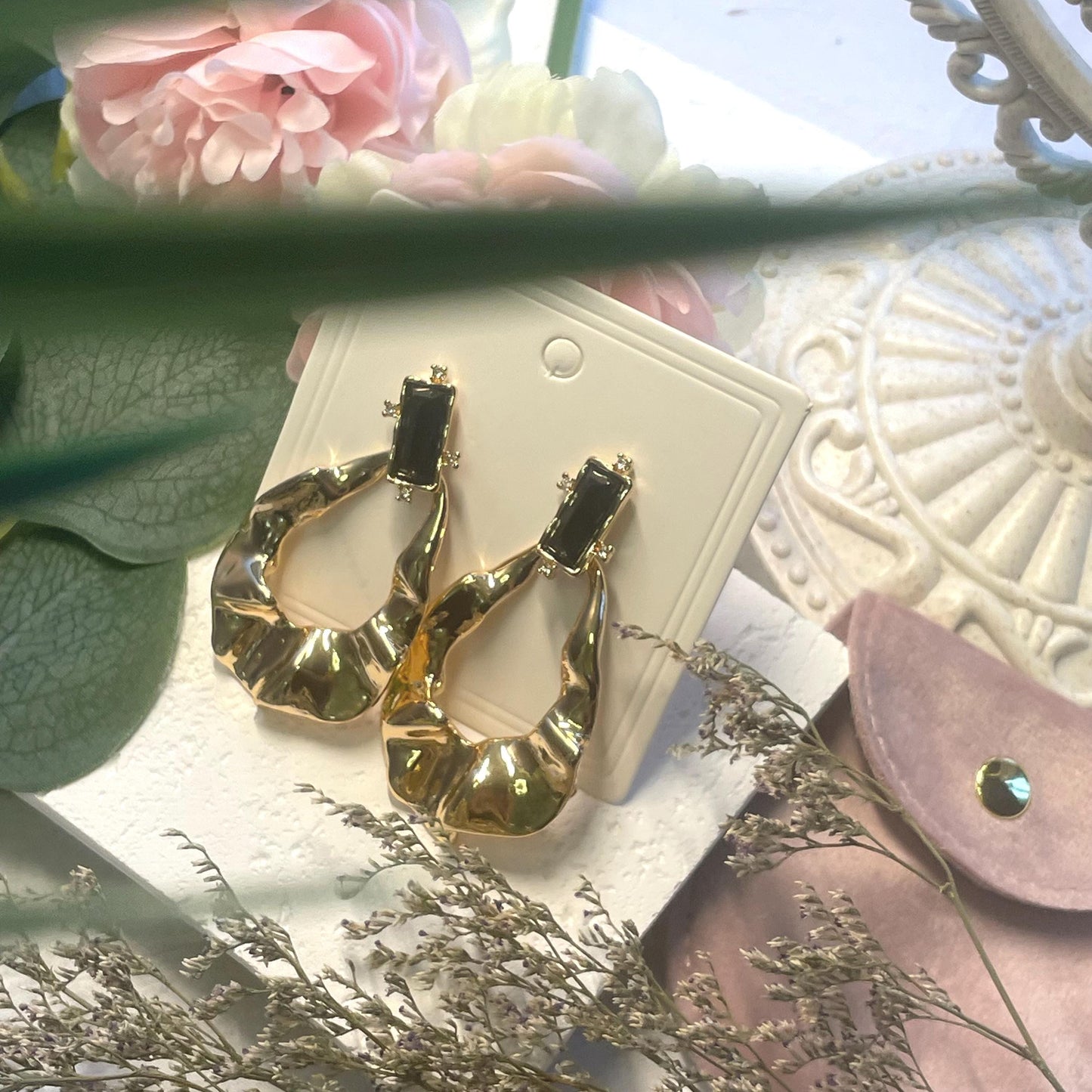 Large black and gold abstract geometrical mismatched earrings | Black Onyx Dangle Earrings | Elegant Gemstone Jewelry| Vintage drop earrings