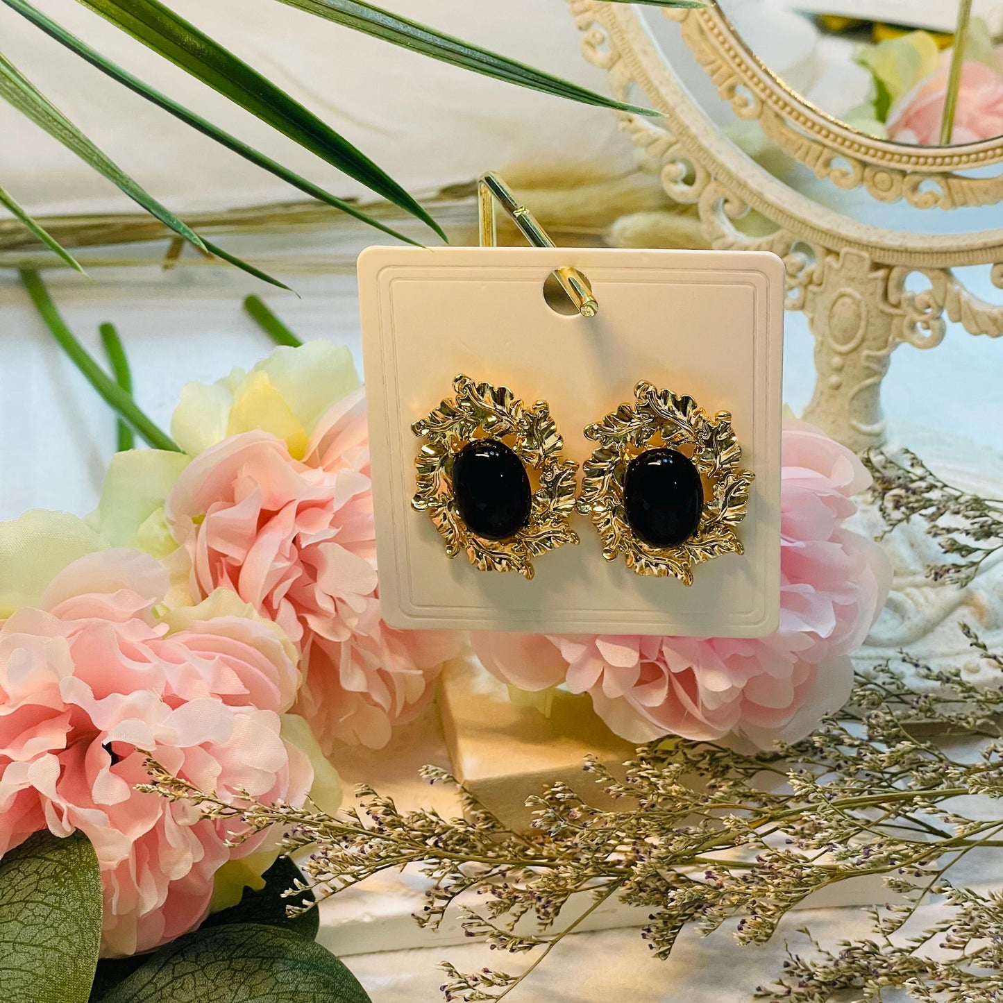 Medieval Oval Leaf Studs Earrings | Onyx Sun Earrings, Gold Sun Earrings, Black and Gold Earrings, Vintage Black Crystal Gemstone Earrings