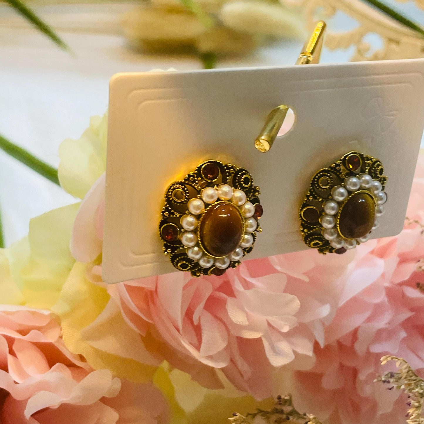 Exquisite Pearl and Tiger's Eye Earrings, Vintage studs Statement Jewelry, Elegant Pearl stud Earrings brown stone studs, round studs gifts