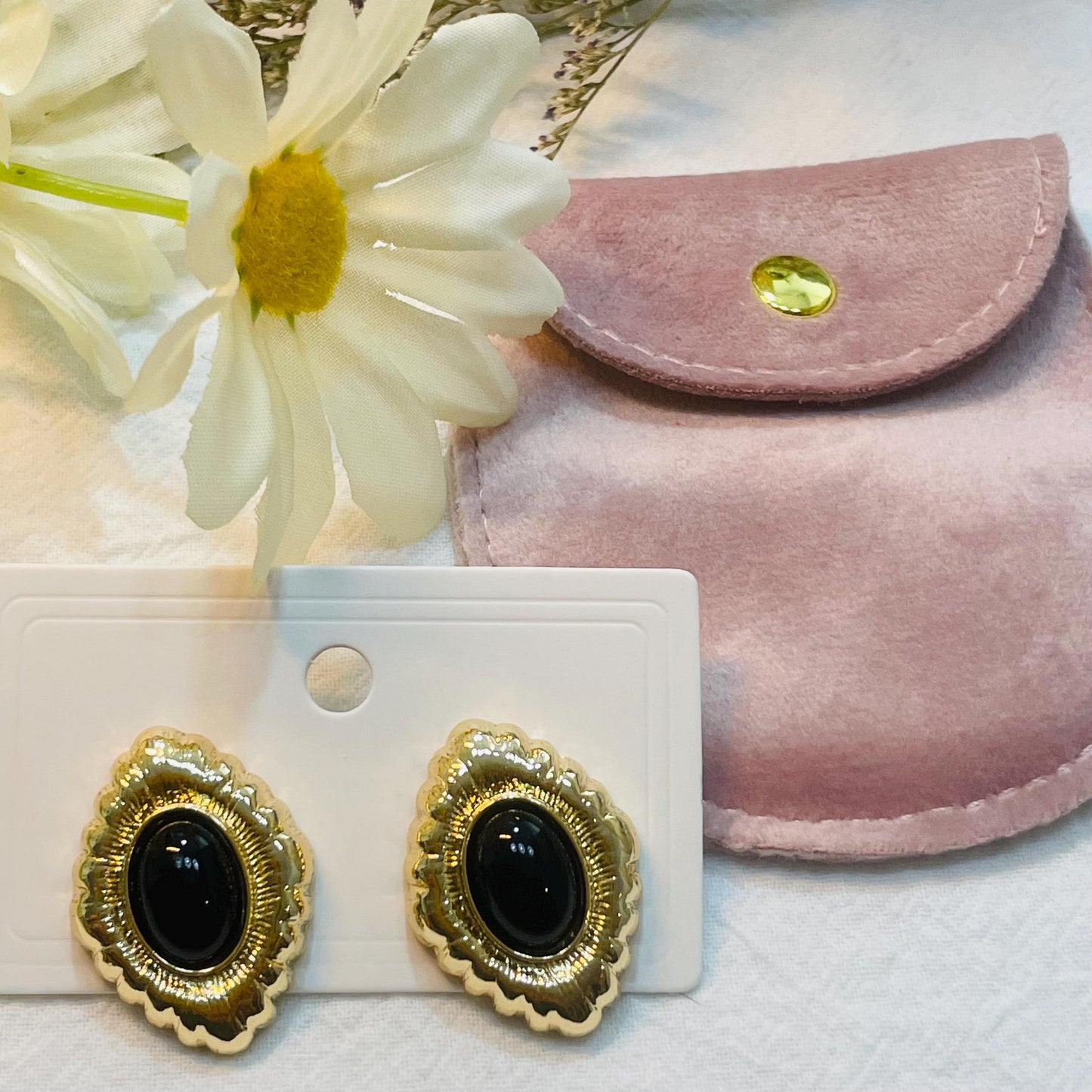 Chic Gold and Black Vintage studs Earrings, Elegant Statement Jewelry for Women, black crystal studs, black stone earrings, gold frame studs