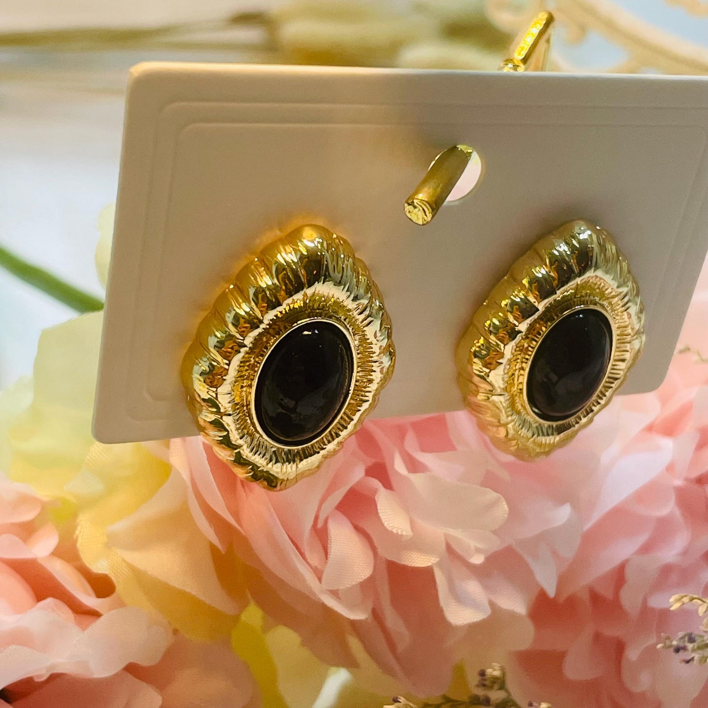 Chic Gold and Black Vintage studs Earrings, Elegant Statement Jewelry for Women, black crystal studs, black stone earrings, gold frame studs