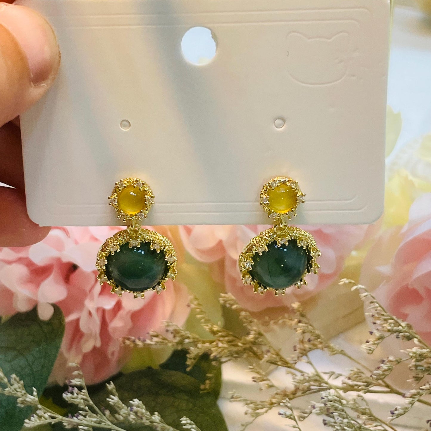 Retro Gold and Emerald Green Crystal Drop Earrings, Vintage Style, Gold Tone Statement Dangle Earrings, Green stone Perfect Gift for Her
