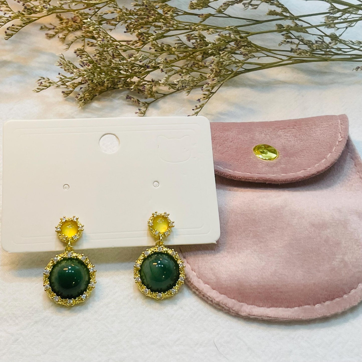 Retro Gold and Emerald Green Crystal Drop Earrings, Vintage Style, Gold Tone Statement Dangle Earrings, Green stone Perfect Gift for Her