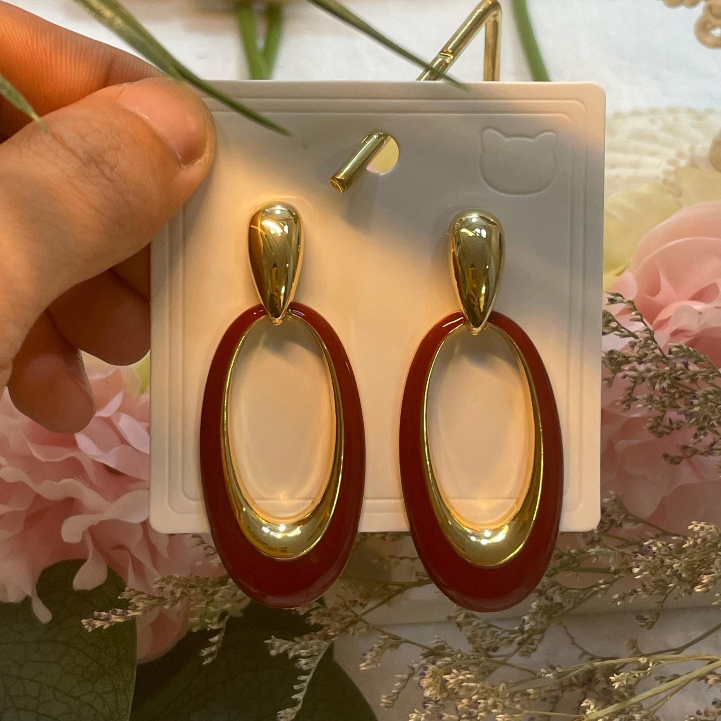 Elegant Gold and Red Resin Drop Earrings, Oval Red Resin Dangle Earrings, retro Gold Tone Statement Earrings round birthdays Gift for Her