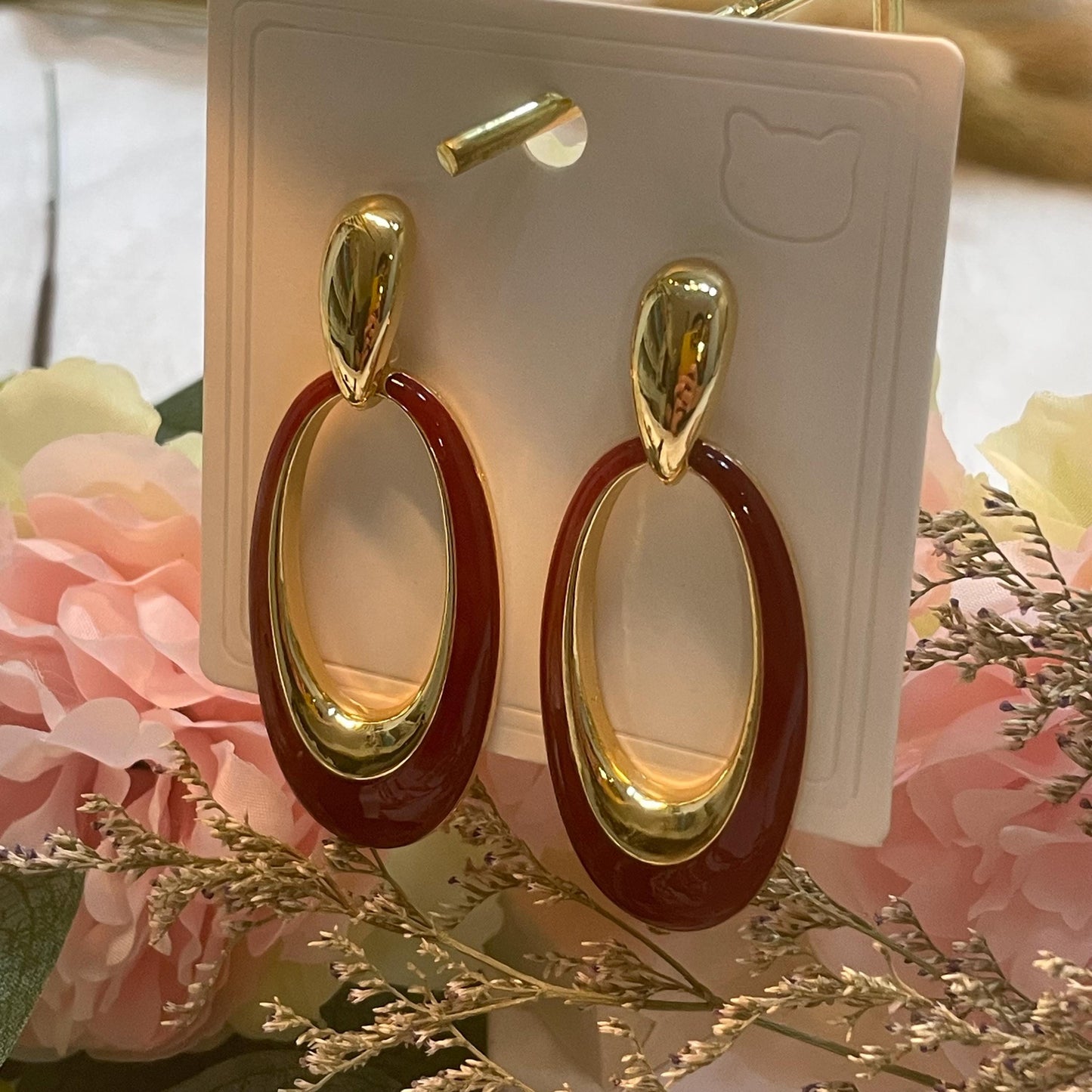 Elegant Gold and Red Resin Drop Earrings, Oval Red Resin Dangle Earrings, retro Gold Tone Statement Earrings round birthdays Gift for Her
