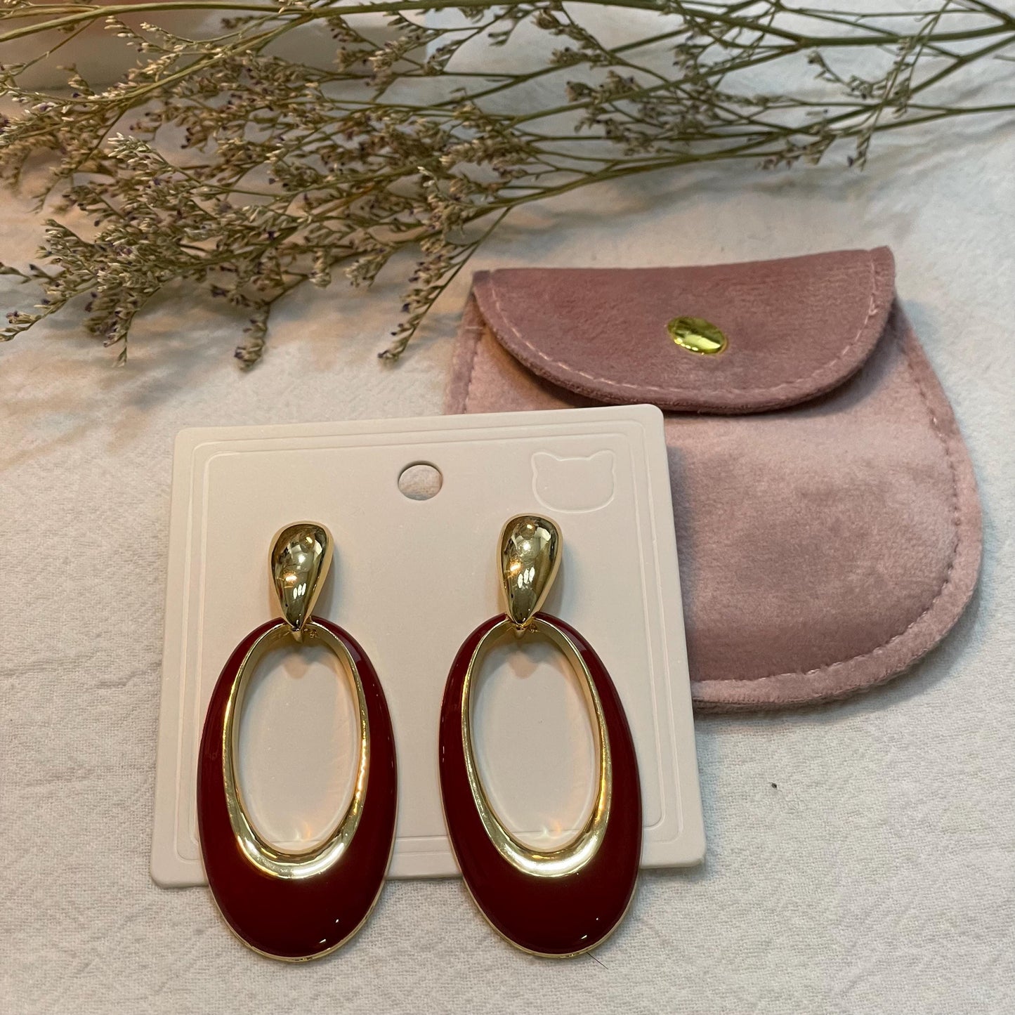 Elegant Gold and Red Resin Drop Earrings, Oval Red Resin Dangle Earrings, retro Gold Tone Statement Earrings round birthdays Gift for Her