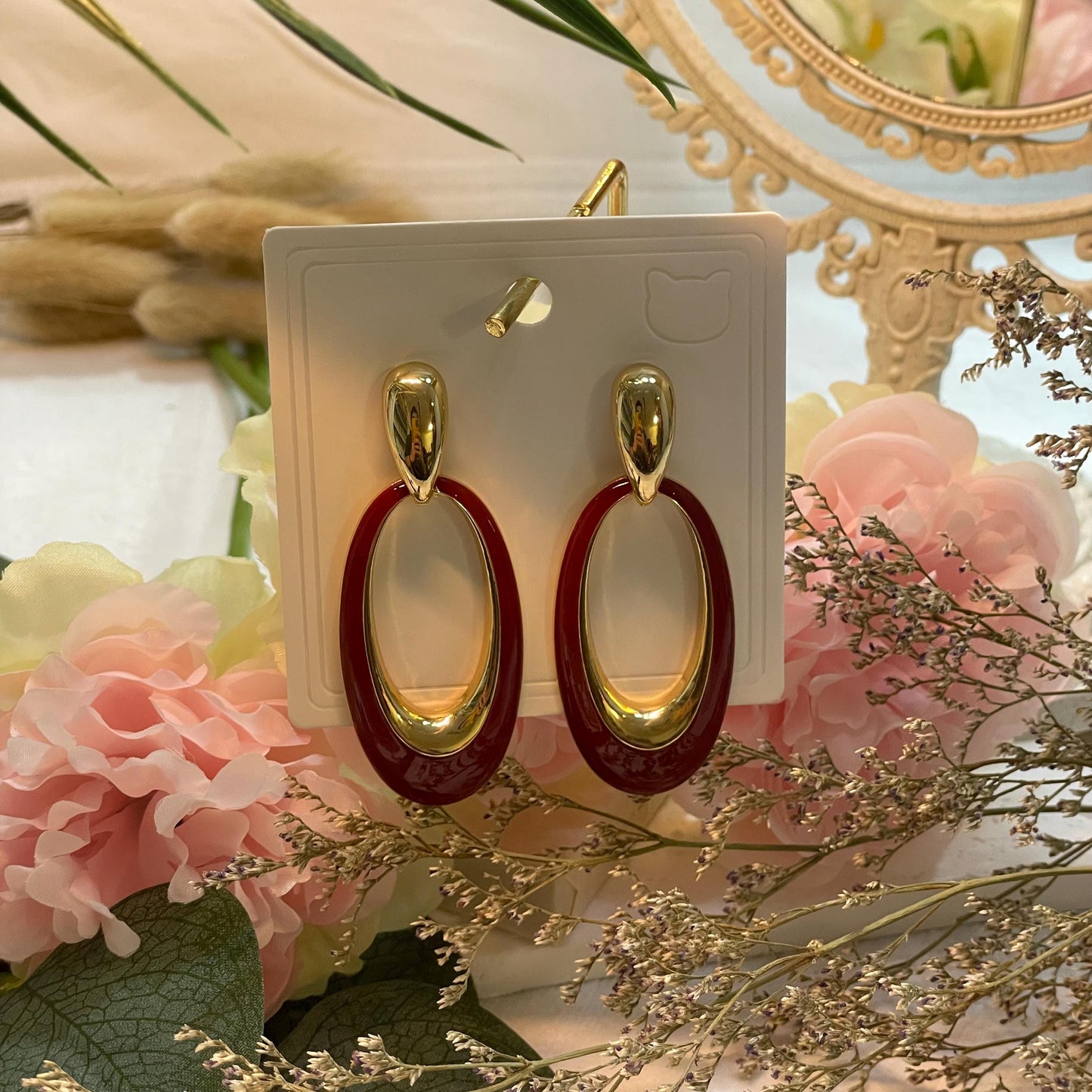 Elegant Gold and Red Resin Drop Earrings, Oval Red Resin Dangle Earrings, retro Gold Tone Statement Earrings round birthdays Gift for Her