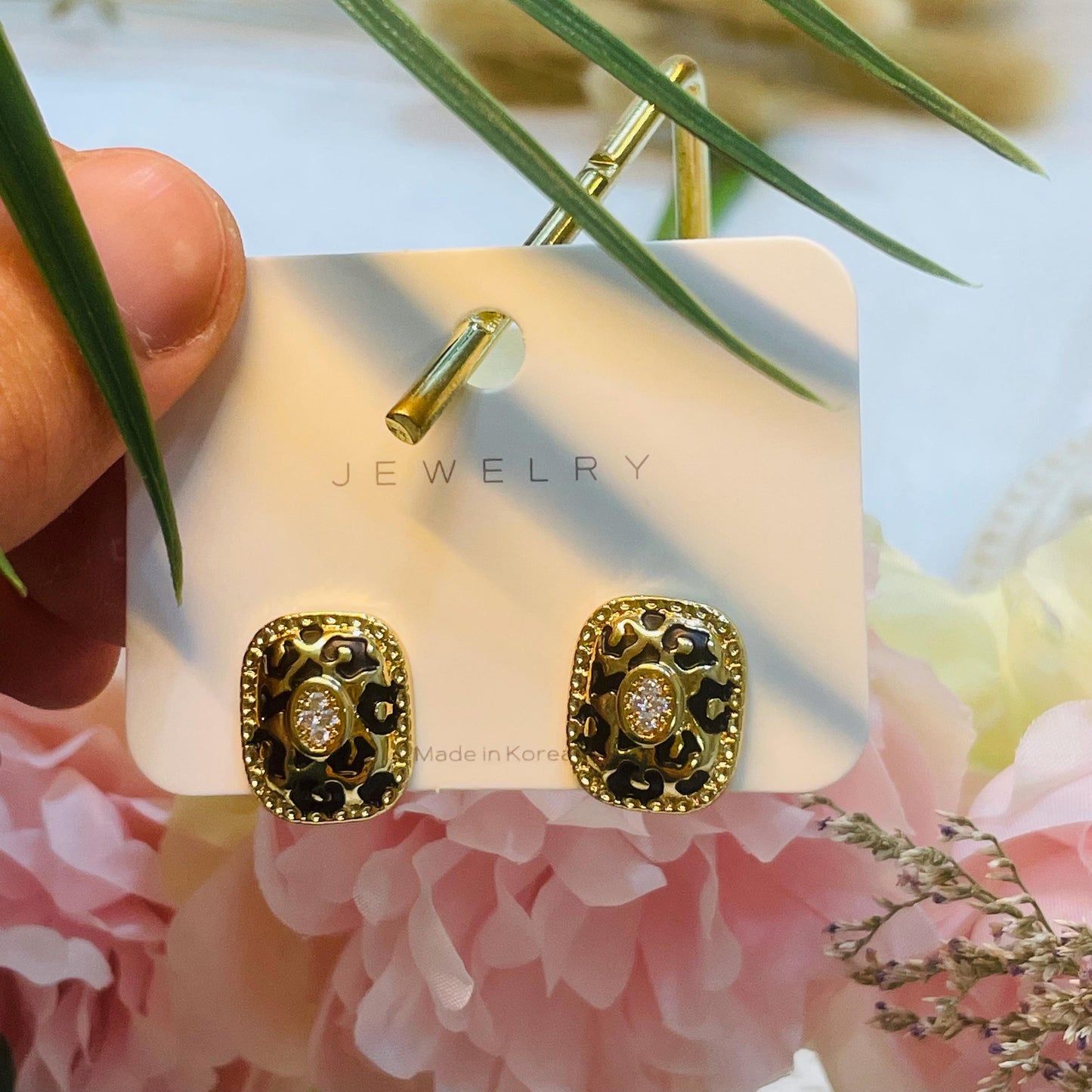 Elegant Gold Plated leopard print Stud Earrings, Sparkling Rhinestone Design, Black Gold Classic Studs, Vintage-Inspired Rhinestone Earrings