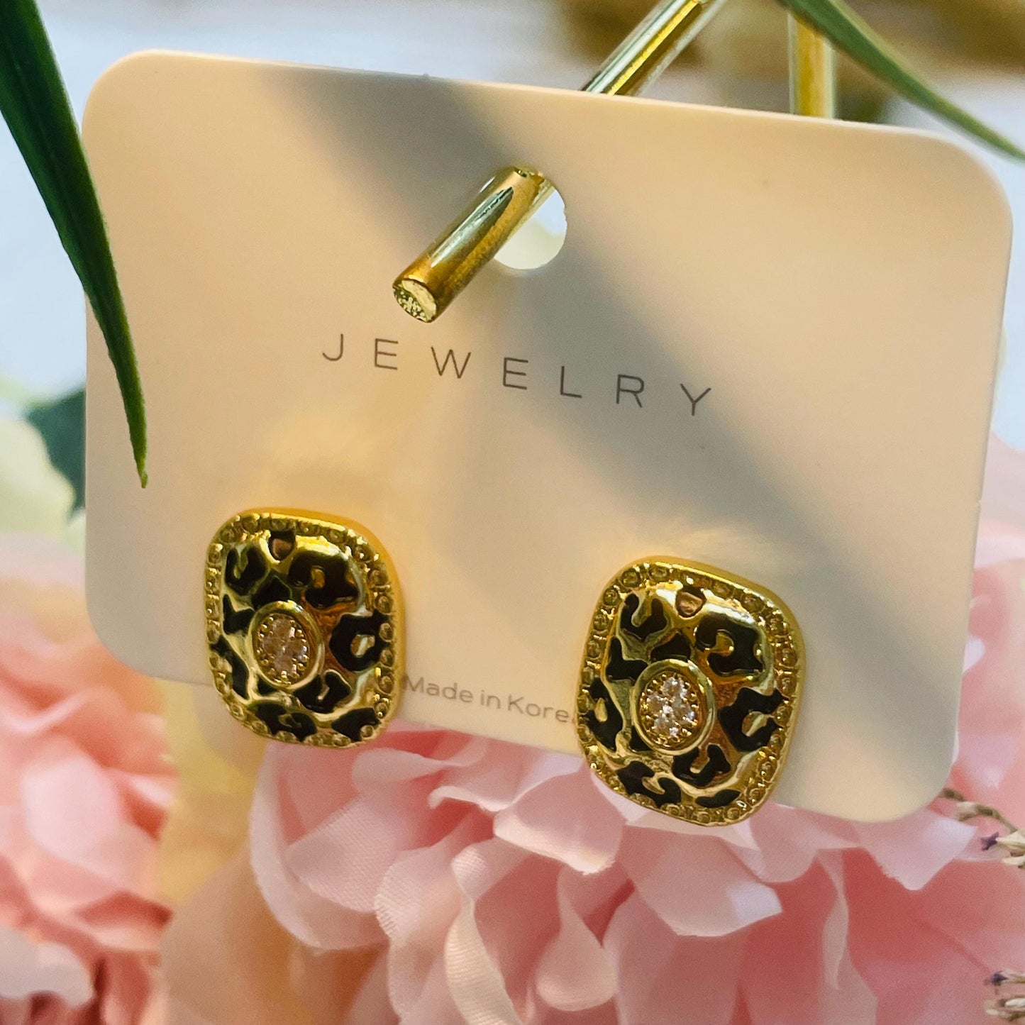 Elegant Gold Plated leopard print Stud Earrings, Sparkling Rhinestone Design, Black Gold Classic Studs, Vintage-Inspired Rhinestone Earrings