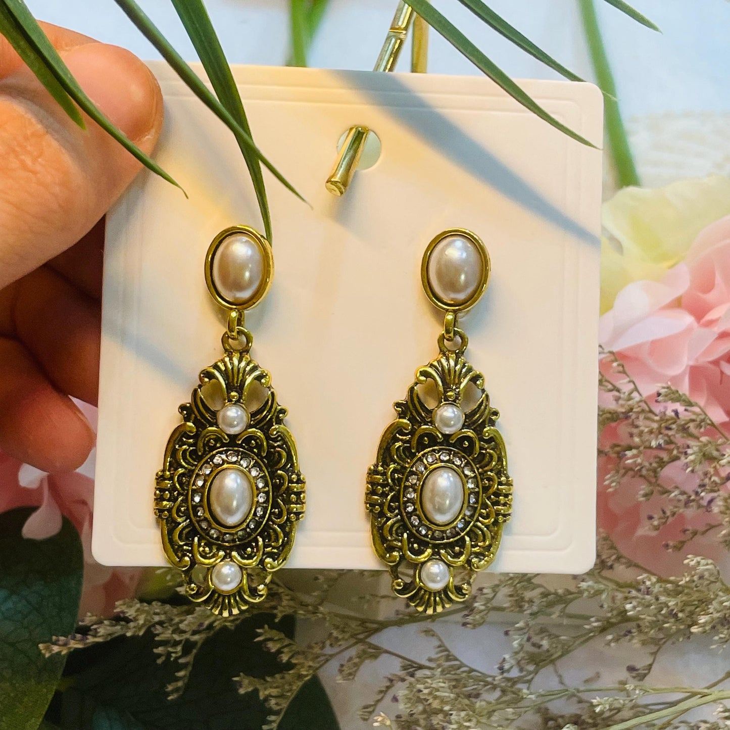 Elegant Gold Pearl Drop Earrings, Vintage Style, Rhinestone and Pearl Dangle Earrings, retro 90s Statement Jewelry, Perfect Gift for Her