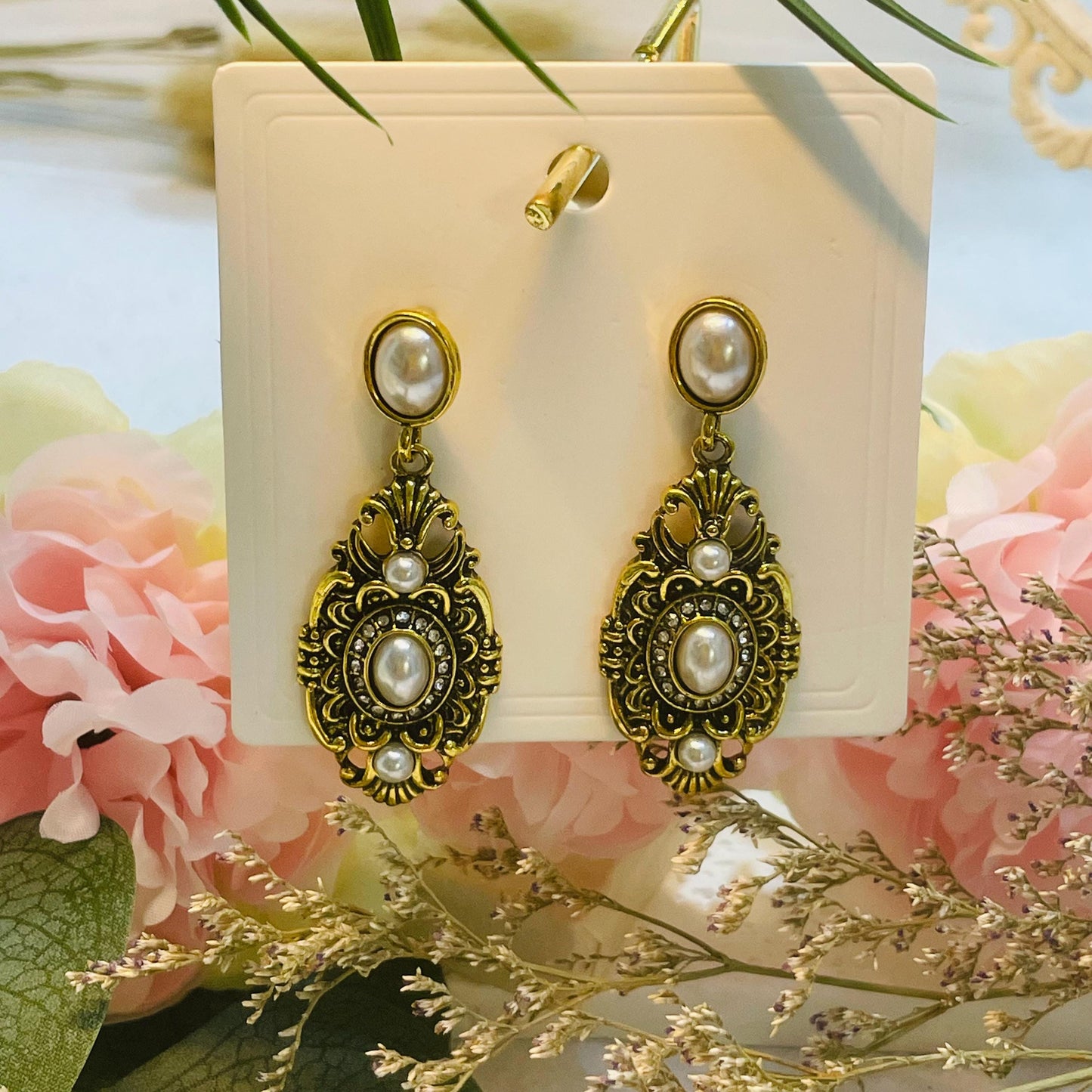 Elegant Gold Pearl Drop Earrings, Vintage Style, Rhinestone and Pearl Dangle Earrings, retro 90s Statement Jewelry, Perfect Gift for Her