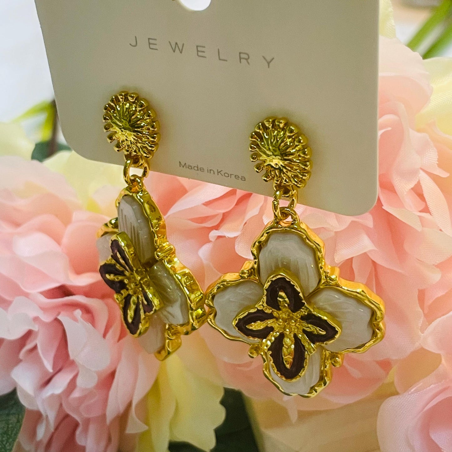 Elegant Gold Enamel Floral Drop Earrings, Statement Vintage Gold Tone Earrings Enamel Flower Dangle white flower earrings retro Gift for Her