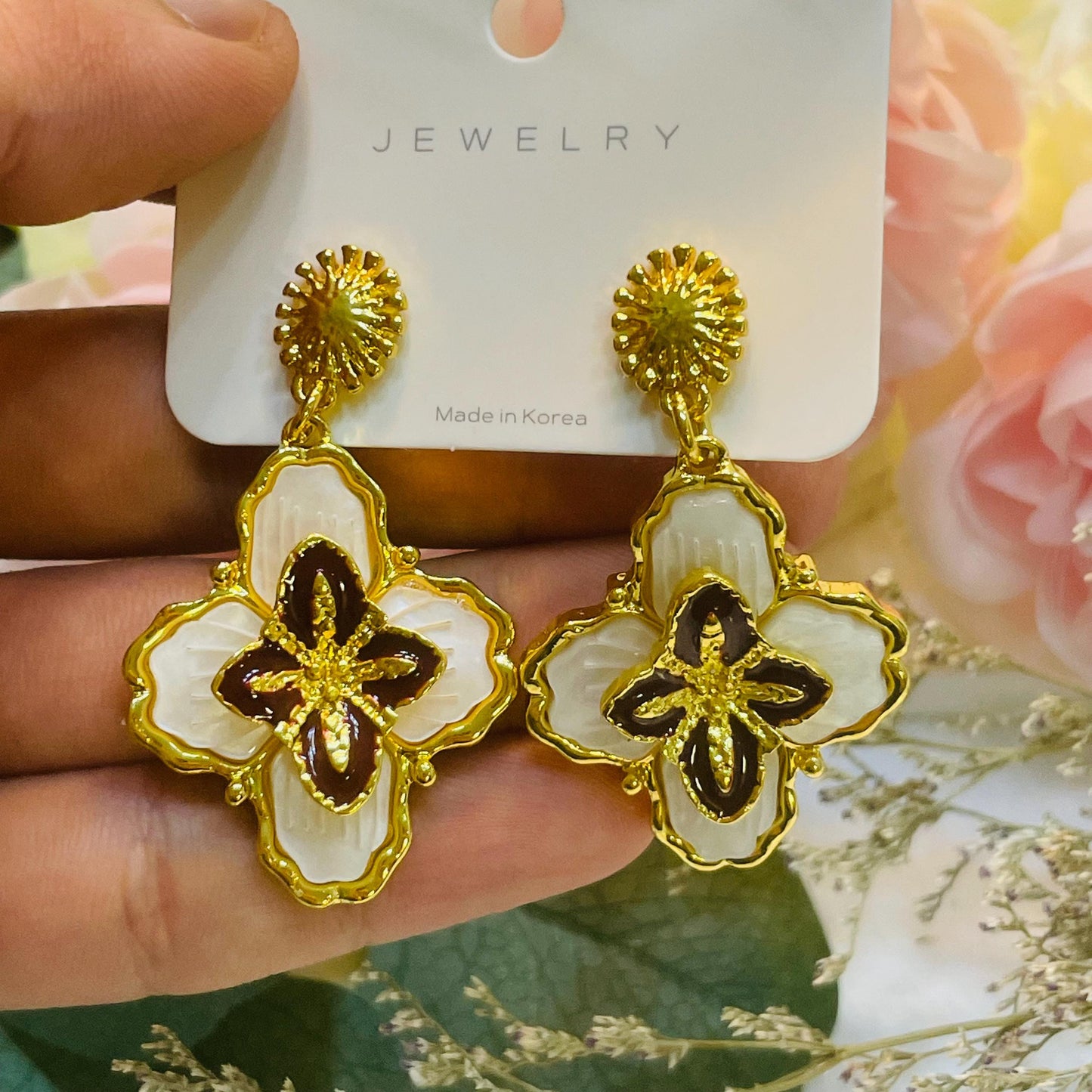Elegant Gold Enamel Floral Drop Earrings, Statement Vintage Gold Tone Earrings Enamel Flower Dangle white flower earrings retro Gift for Her