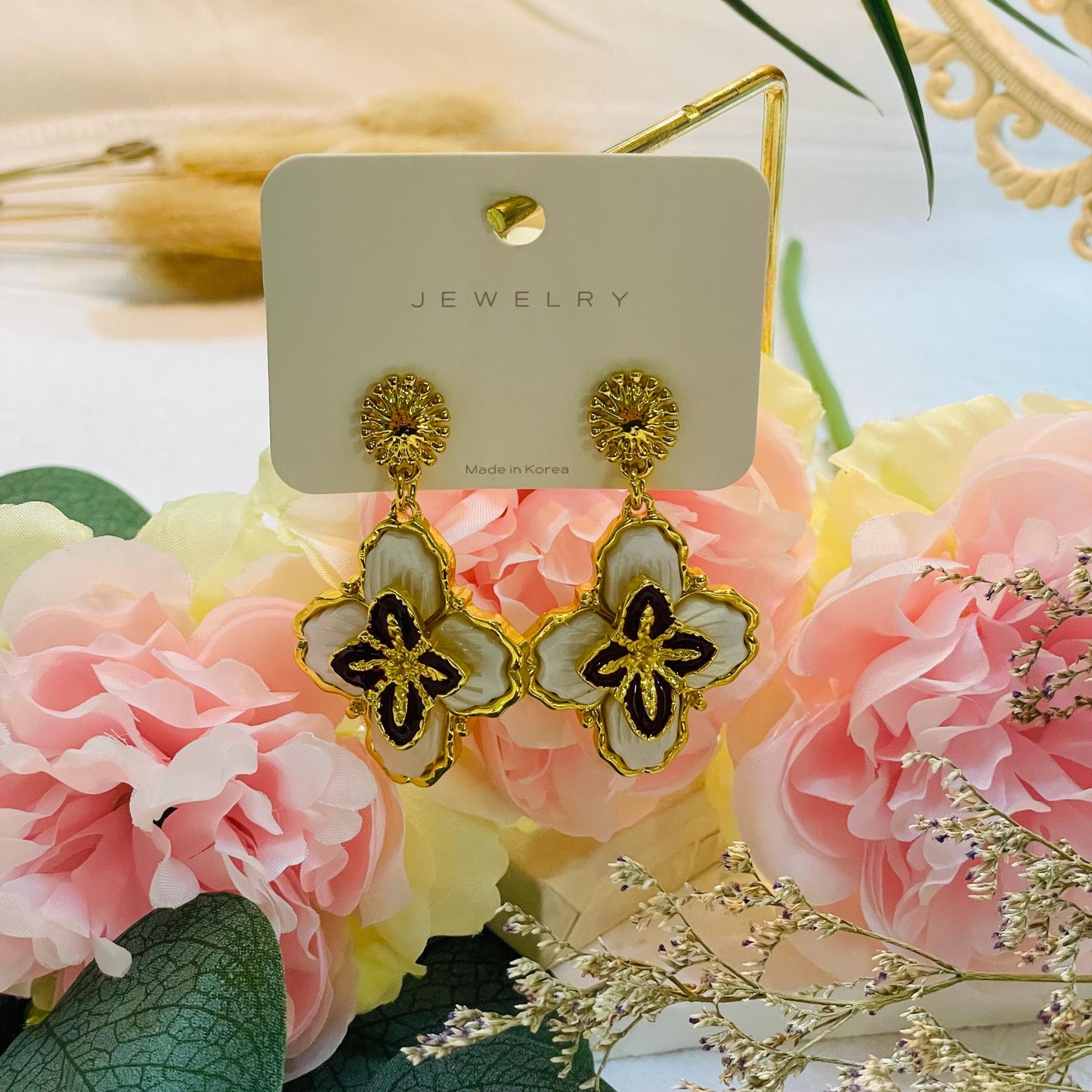 Elegant Gold Enamel Floral Drop Earrings, Statement Vintage Gold Tone Earrings Enamel Flower Dangle white flower earrings retro Gift for Her