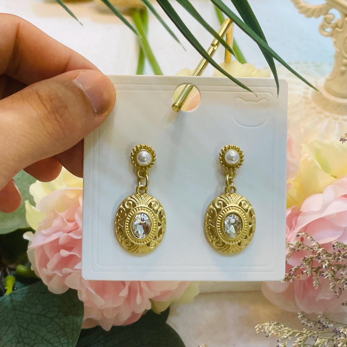 Elegant Gold tone Pearl Drop Earrings, Vintage Design with Crystal Rhinestones, Gold Tone Pearl Dangle Earrings Perfect vintage Gift for Her