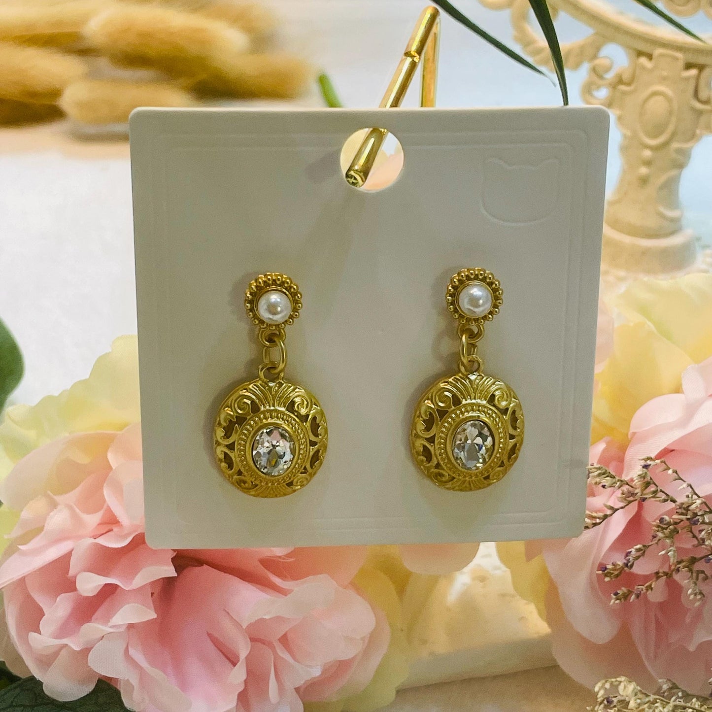Elegant Gold tone Pearl Drop Earrings, Vintage Design with Crystal Rhinestones, Gold Tone Pearl Dangle Earrings Perfect vintage Gift for Her