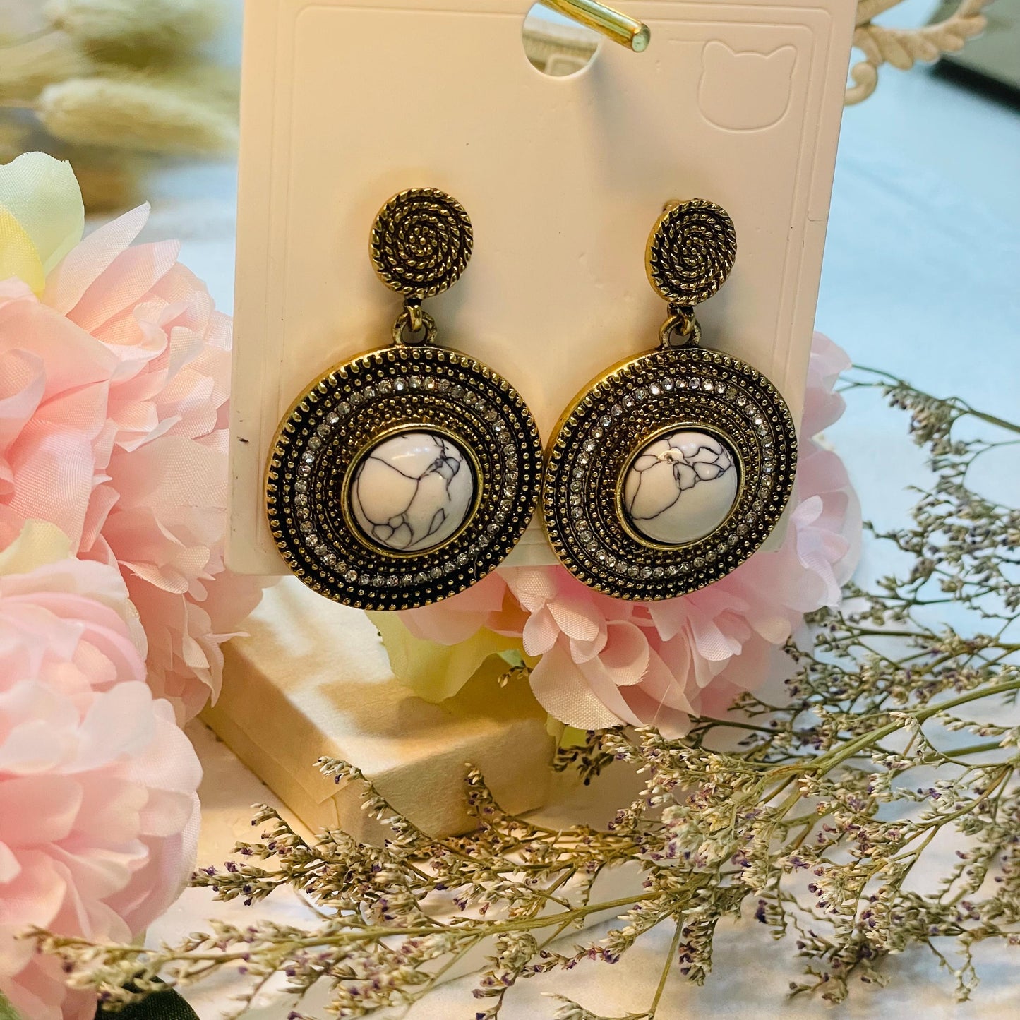 Vintage-Inspired Round White Howlite Stone Earrings, Crystal Drop round gemstone earring white gemstone earrings Women's Gift Howlite Dangle