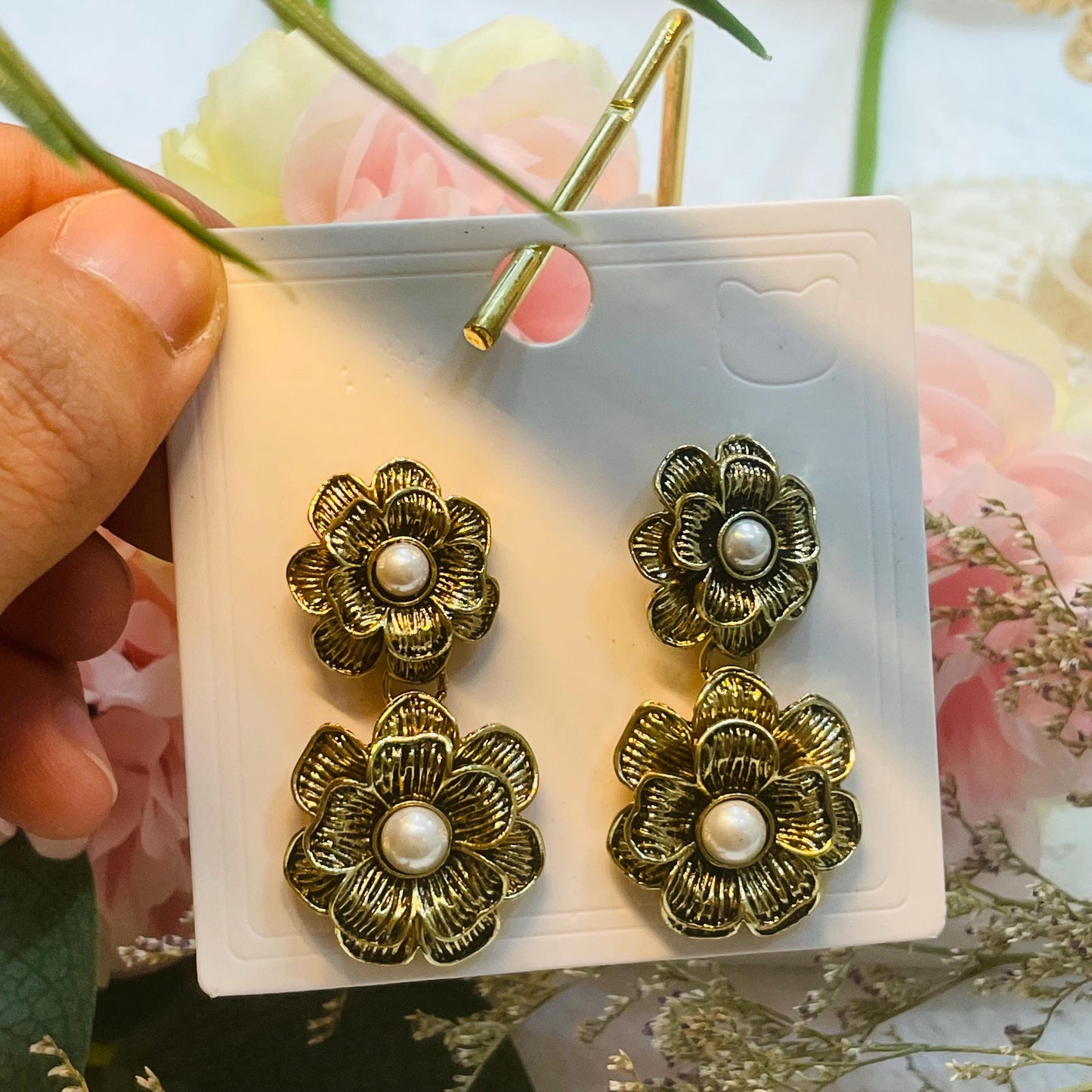 Vintage Flower Pearl Earrings, Elegant Floral Design, Flower Pearl drop Earrings Gold Tone Statement Floral dangle earrings gift for her