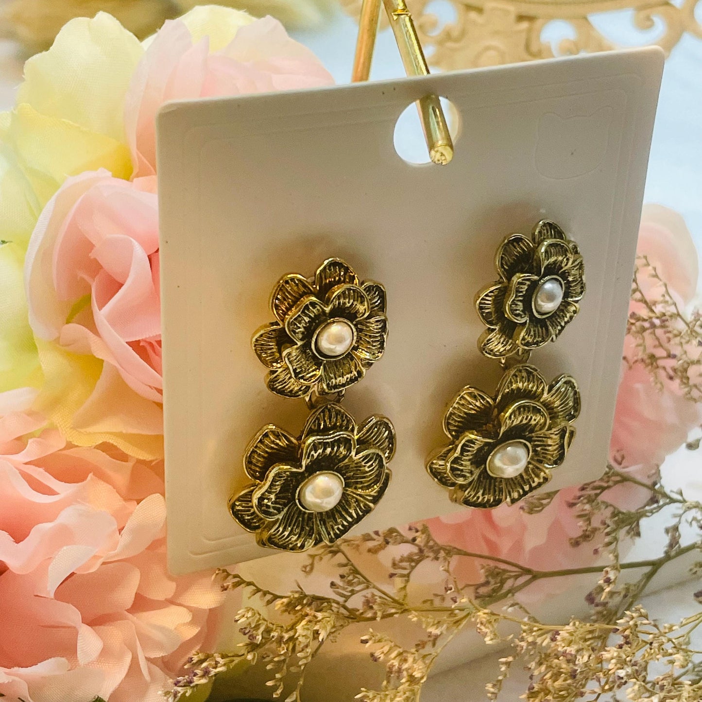 Vintage Flower Pearl Earrings, Elegant Floral Design, Flower Pearl drop Earrings Gold Tone Statement Floral dangle earrings gift for her