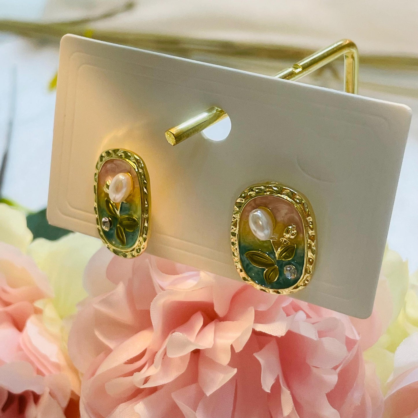 Elegant Gold Pearl Stud Earrings, Floral studs, Rhinestone earrings, Gold Tone Statement Stud Earrings, Perfect Gift for Her, Vintage Style