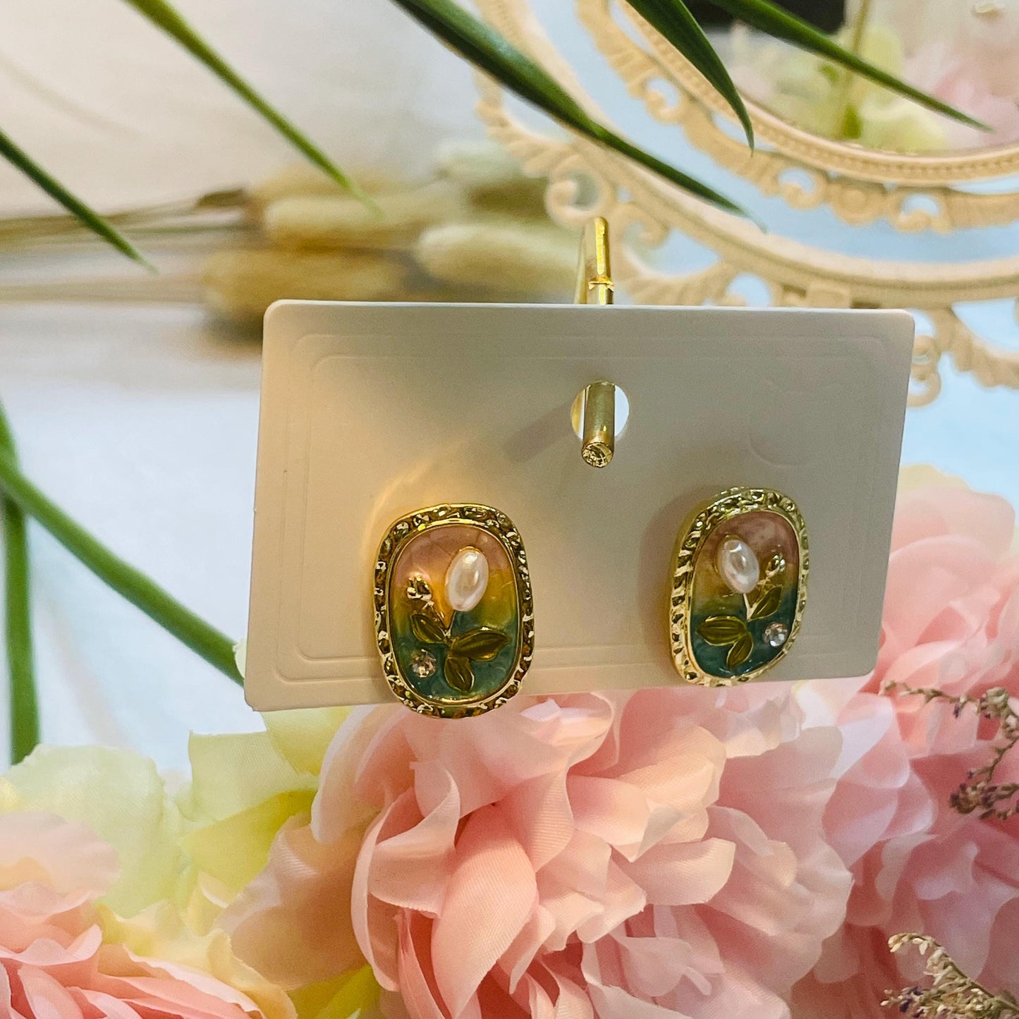 Elegant Gold Pearl Stud Earrings, Floral studs, Rhinestone earrings, Gold Tone Statement Stud Earrings, Perfect Gift for Her, Vintage Style