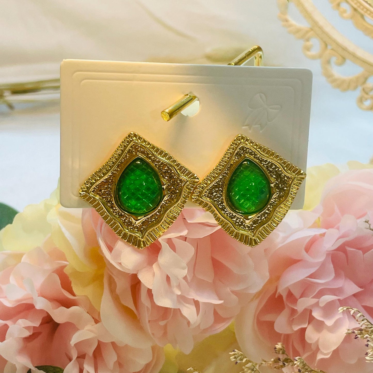 Elegant Green Crystal Stud Earrings, Gold Tone green Statement Jewelry, Vintage-Inspired Green Quartz Stud Earrings, Perfect Gift for Her