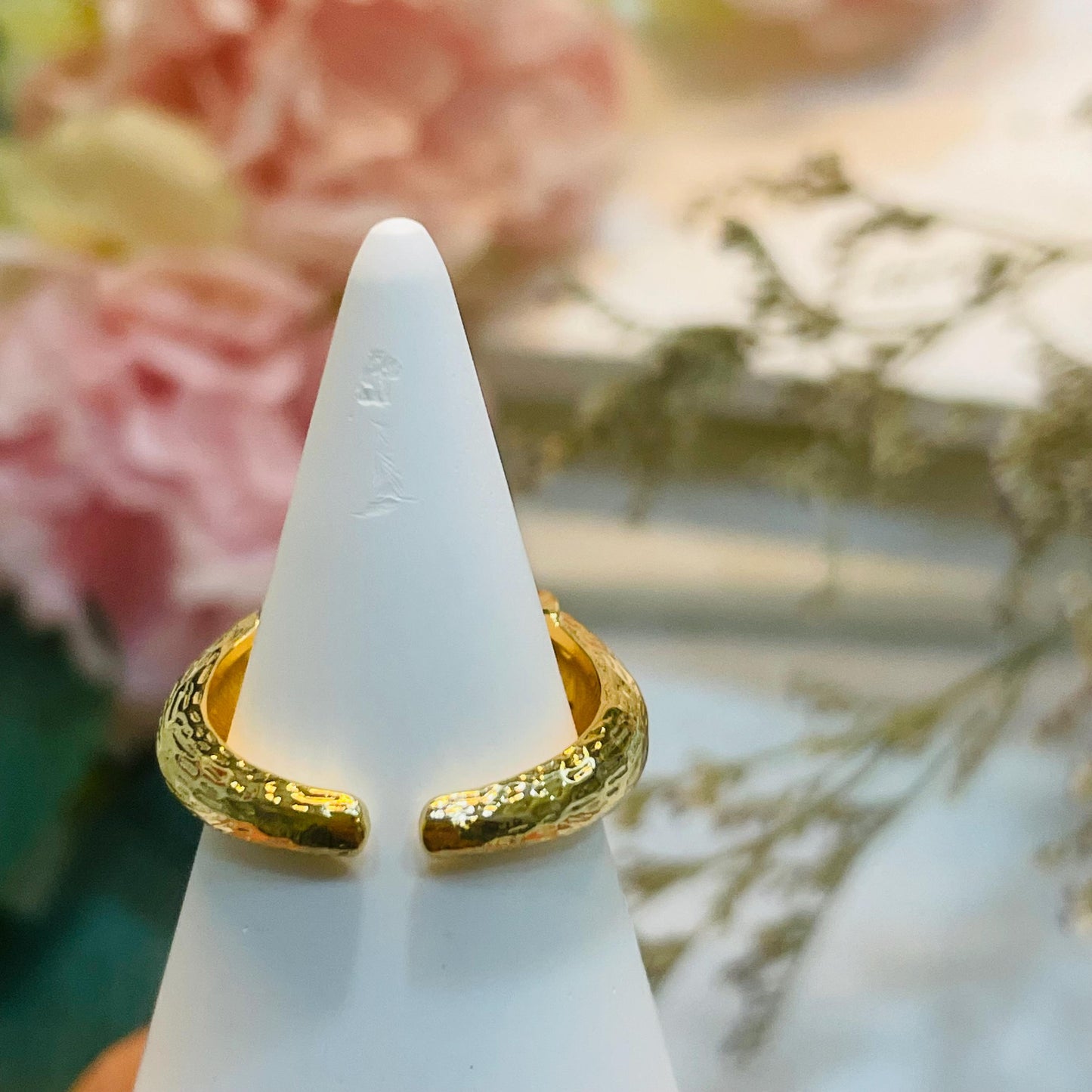 Vintage Gold Crystal Ring, Rhinestone Statement Jewelry, Elegant Gold Ring US Size 6.5, Black Crystal Design, Classic Fashion gift for her