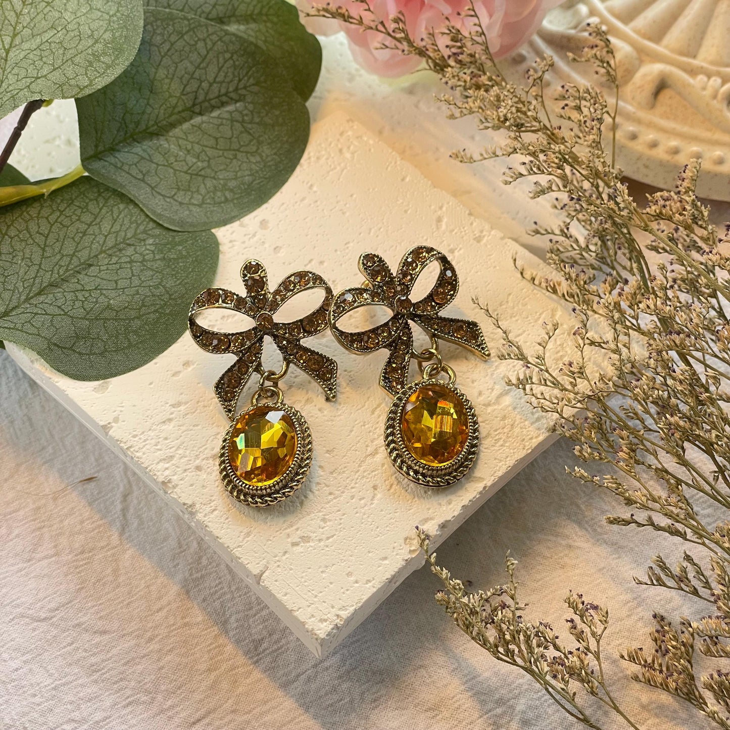 Elegant bow Drop Earrings with rhinestone-encrusted round shapes and yellow ochre oval stones, Vintage luxurious elegant Dangler Earrings