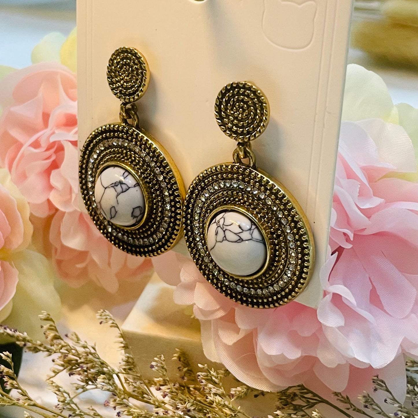 Vintage-Inspired Round White Howlite Stone Earrings, Crystal Drop round gemstone earring white gemstone earrings Women's Gift Howlite Dangle