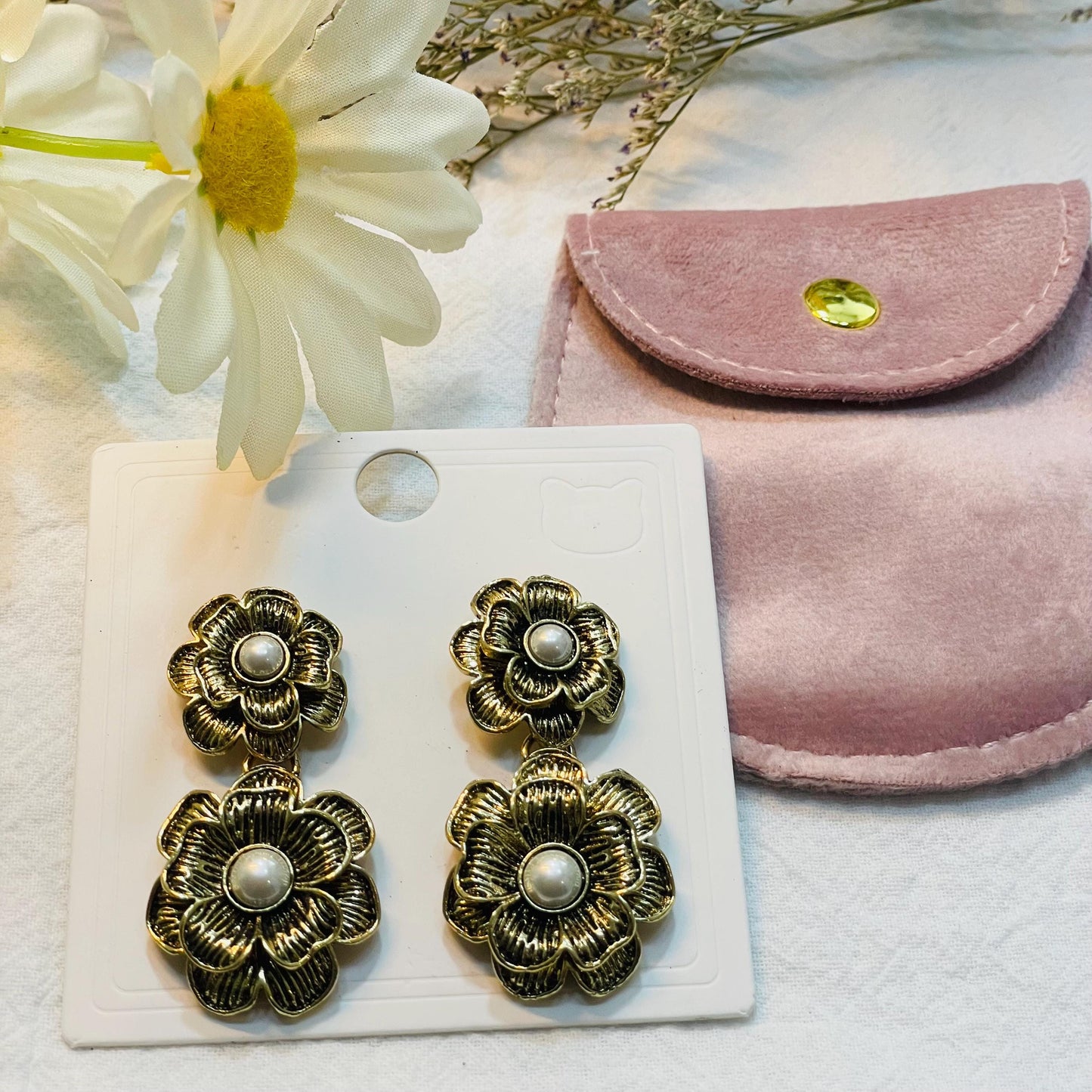 Vintage Flower Pearl Earrings, Elegant Floral Design, Flower Pearl drop Earrings Gold Tone Statement Floral dangle earrings gift for her