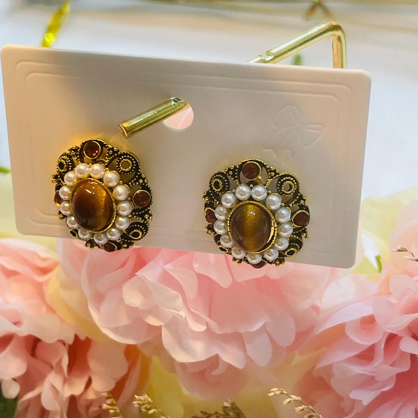 Exquisite Pearl and Tiger's Eye Earrings, Vintage studs Statement Jewelry, Elegant Pearl stud Earrings brown stone studs, round studs gifts