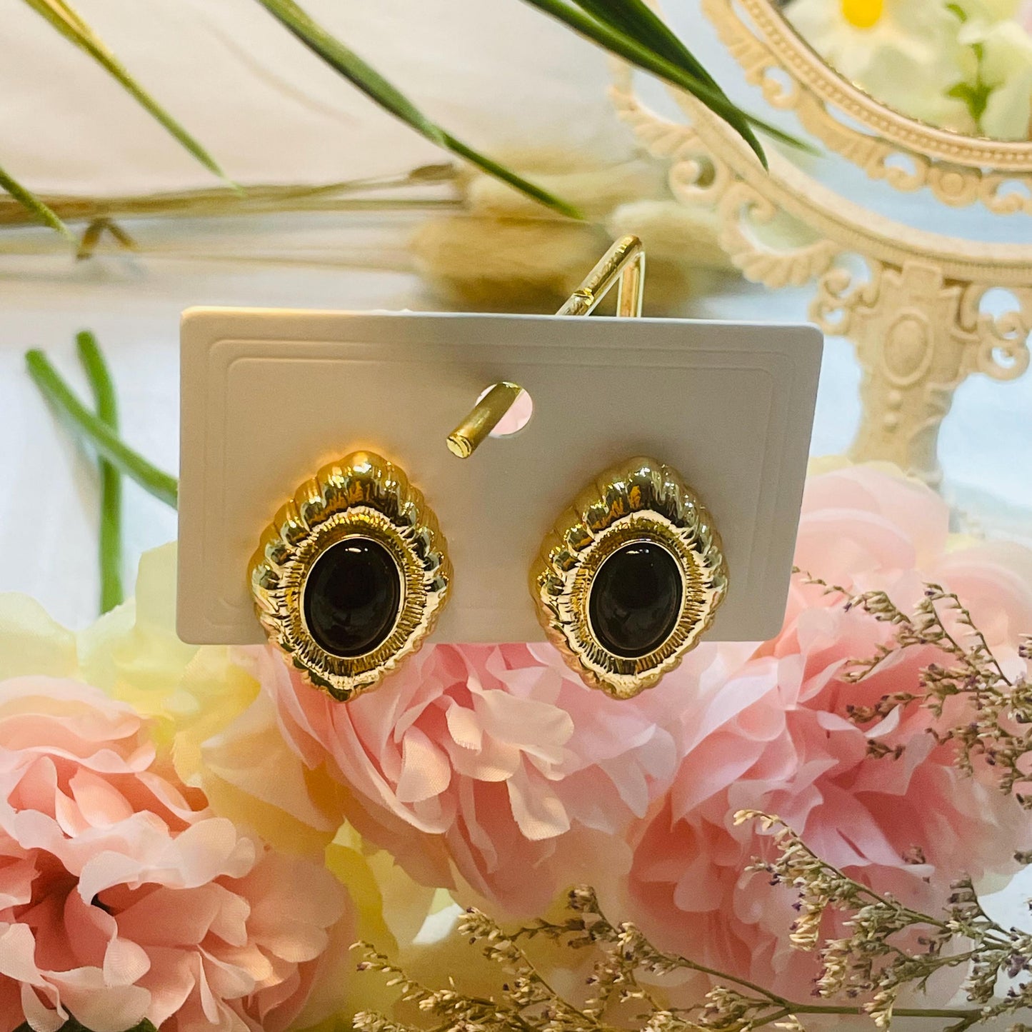 Chic Gold and Black Vintage studs Earrings, Elegant Statement Jewelry for Women, black crystal studs, black stone earrings, gold frame studs