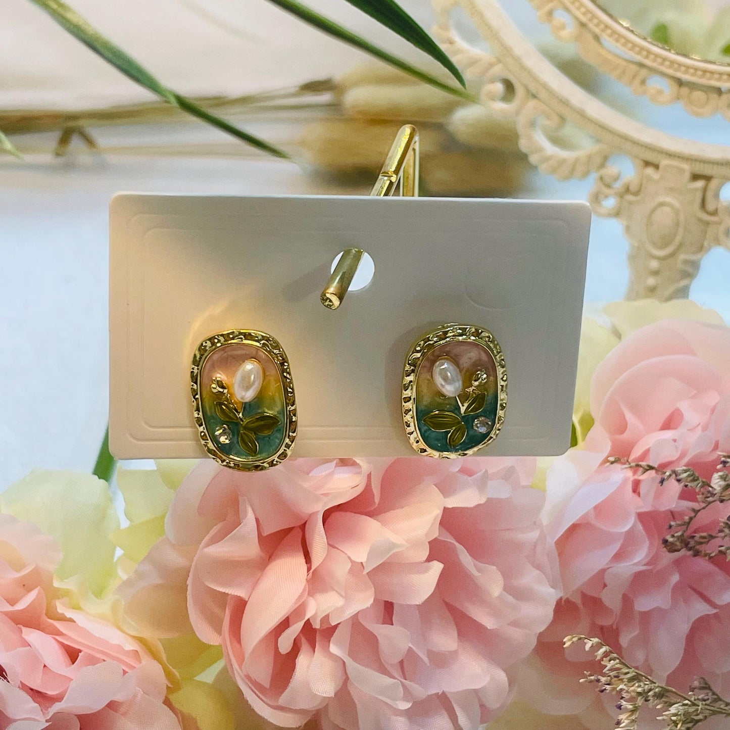 Elegant Gold Pearl Stud Earrings, Floral studs, Rhinestone earrings, Gold Tone Statement Stud Earrings, Perfect Gift for Her, Vintage Style