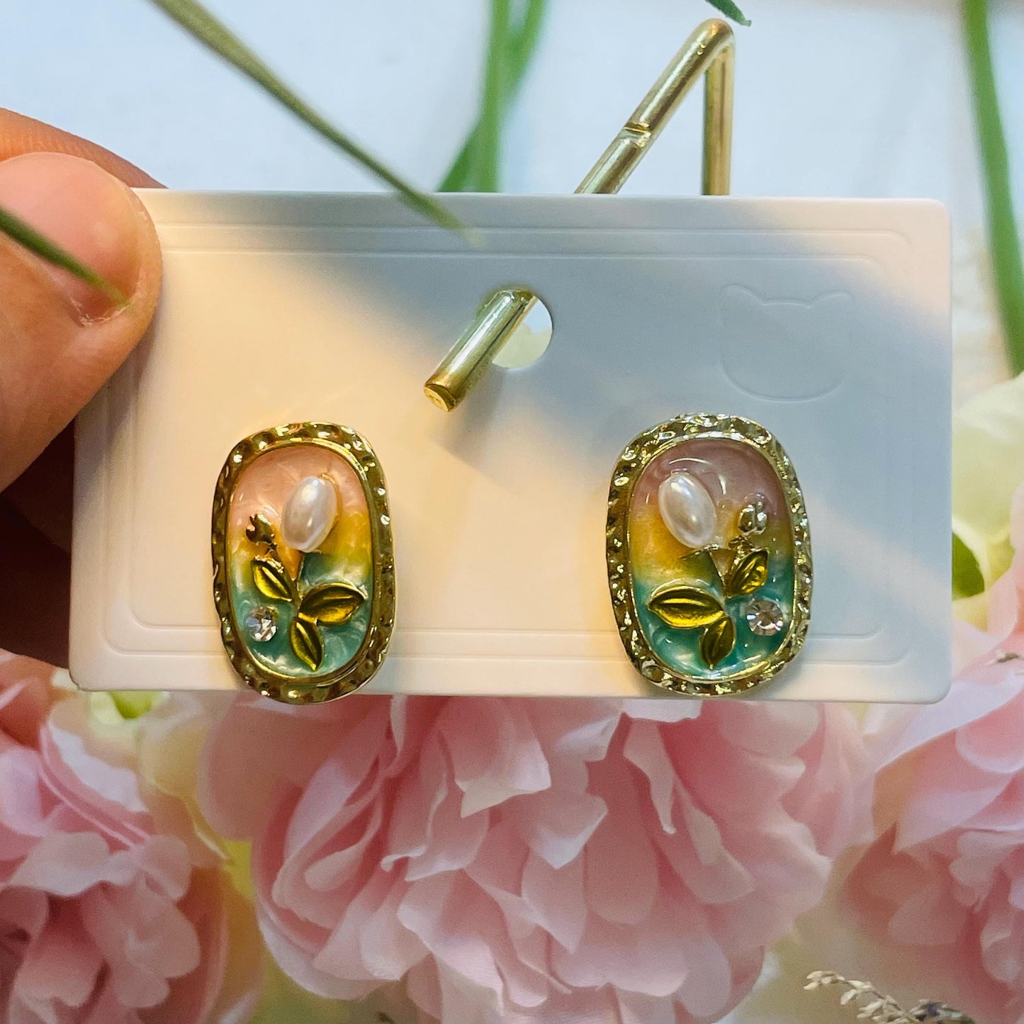 Elegant Gold Pearl Stud Earrings, Floral studs, Rhinestone earrings, Gold Tone Statement Stud Earrings, Perfect Gift for Her, Vintage Style