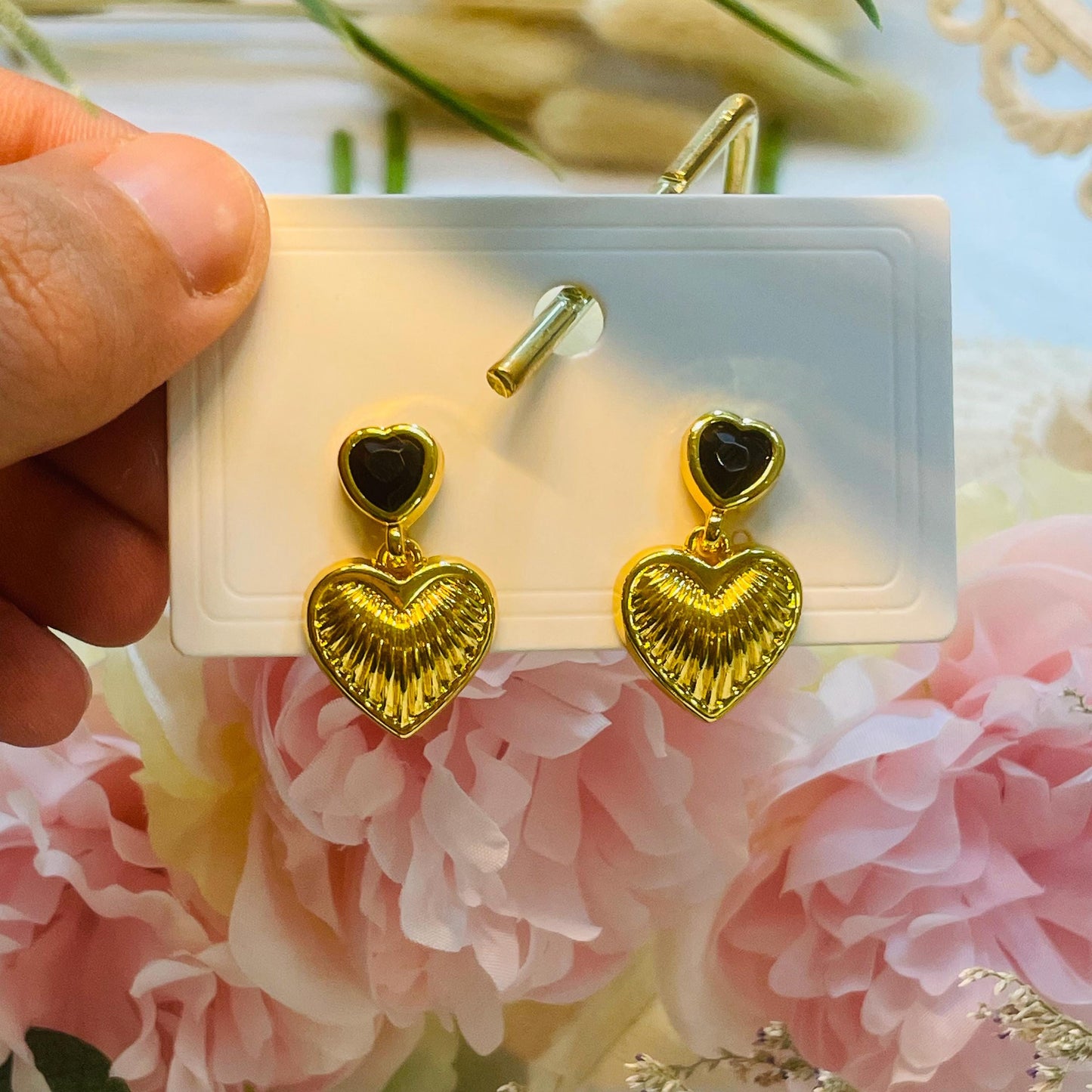Elegant Gold Heart Drop Earrings with Black Onyx Stone, Heart-Shaped Dangle Earrings, Gold and Black Heart Earrings, Perfect Gift for Her