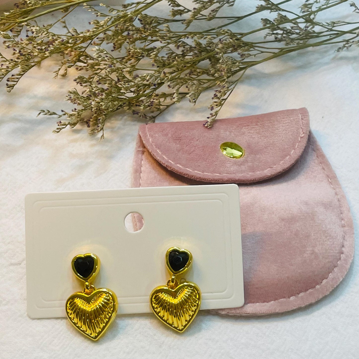 Elegant Gold Heart Drop Earrings with Black Onyx Stone, Heart-Shaped Dangle Earrings, Gold and Black Heart Earrings, Perfect Gift for Her